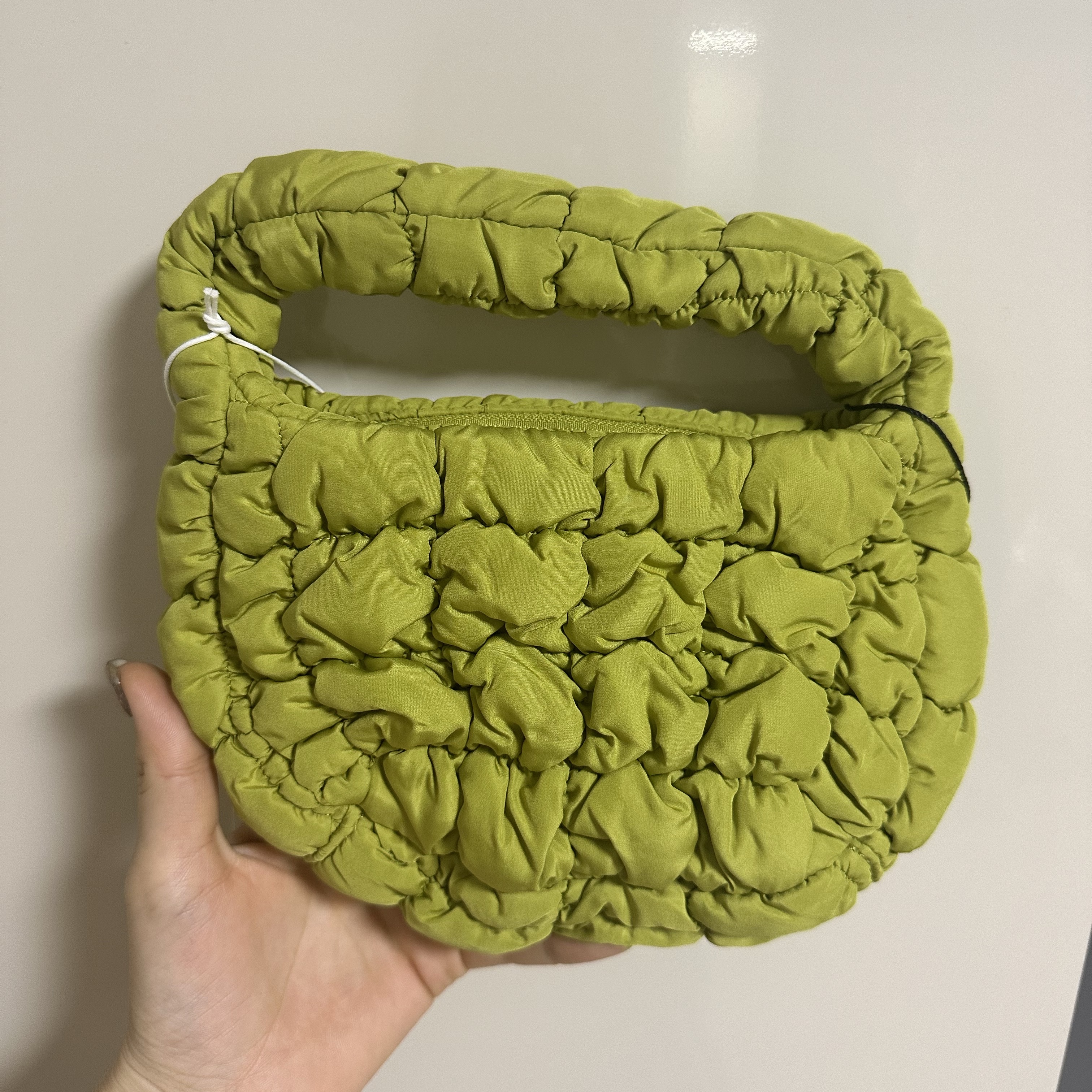 COS Quilted Micro Bag Green 착용 스타일