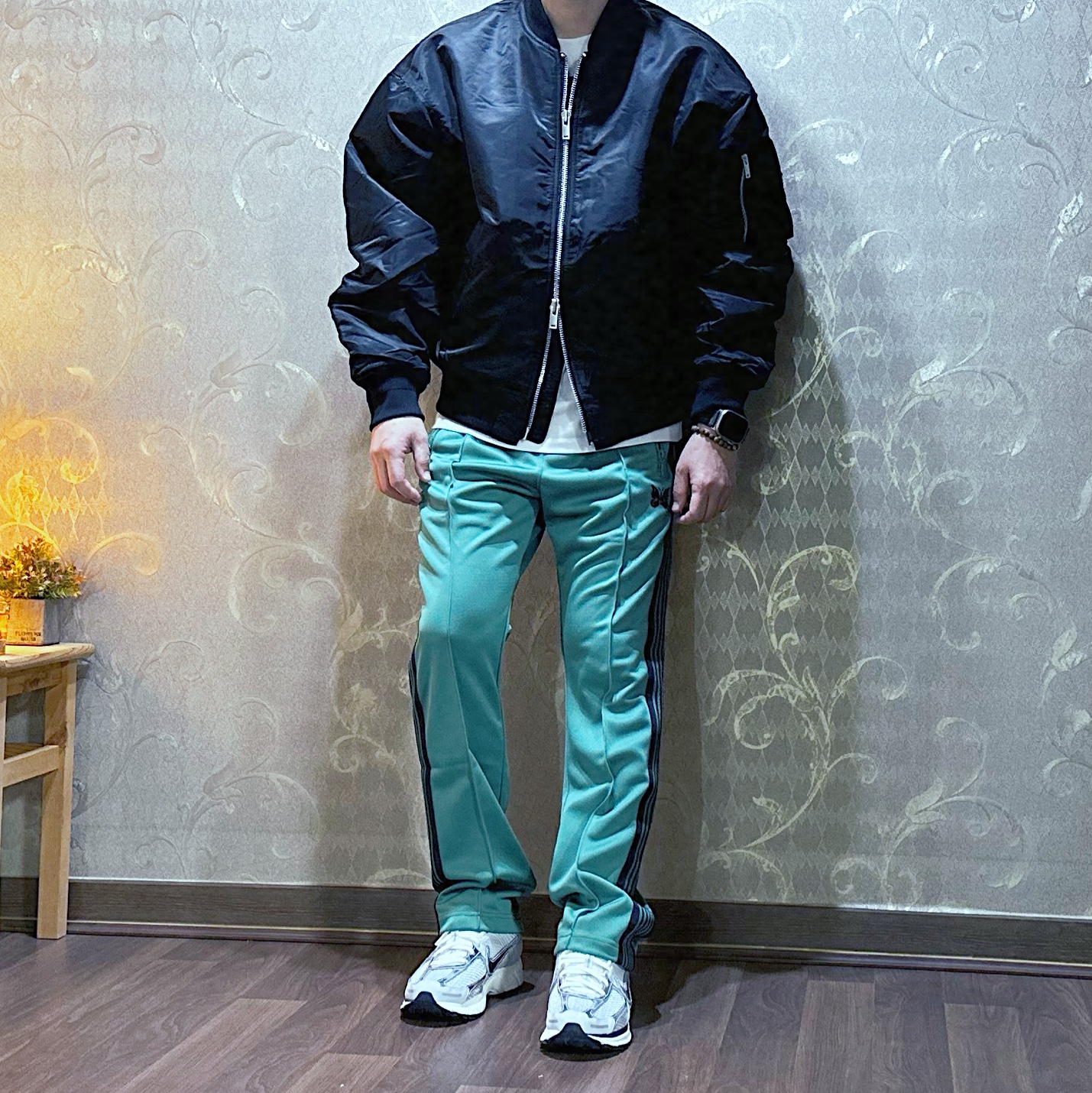 Needles Narrow Track Pants Poly Smooth Emerald, (W) Nike Zoom Vomero 5 Photon Dust and Metallic Silver 착용 스타일 - 1
