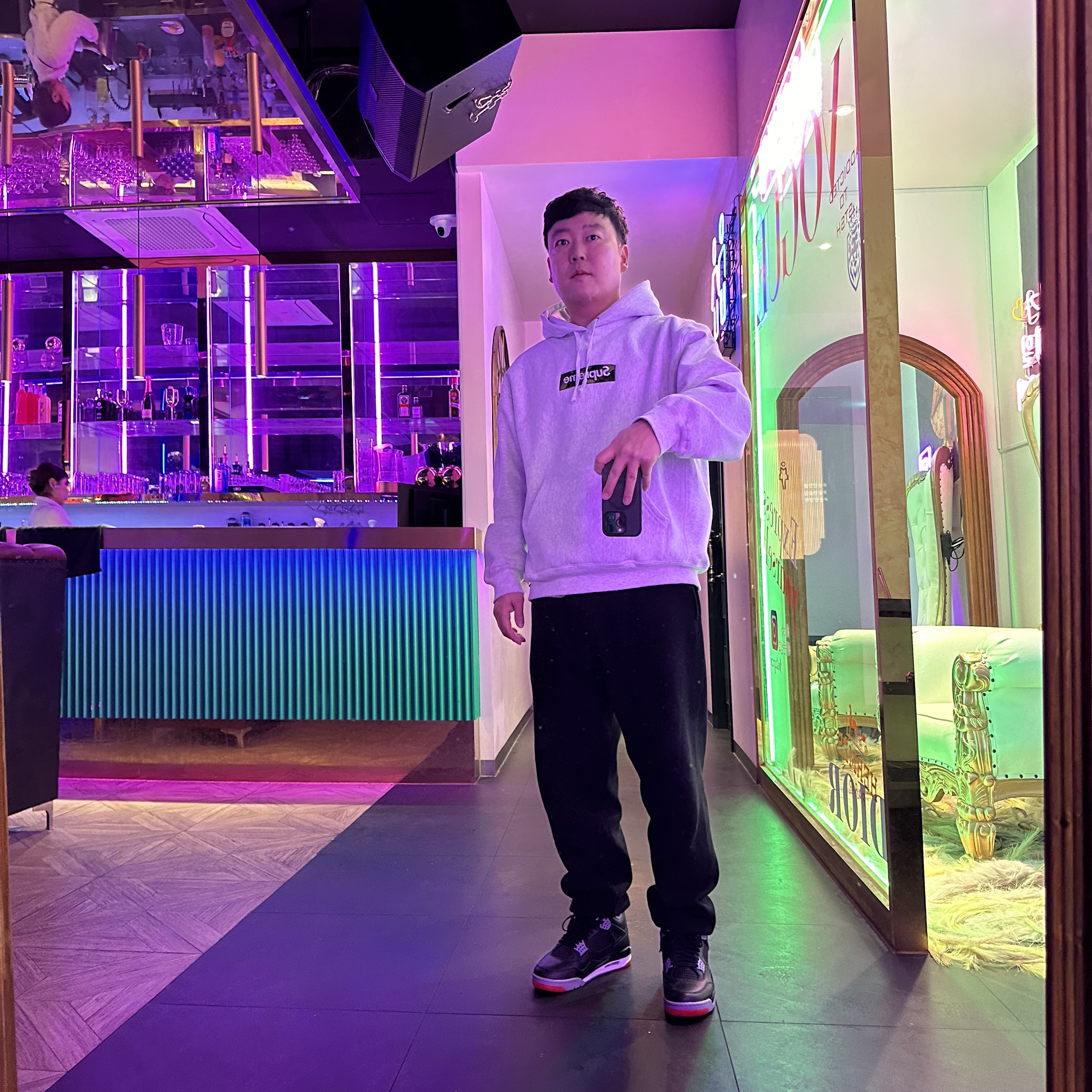 Supreme Box Logo Hooded Sweatshirt Ash Grey - 23FW, Essentials Sweatpants Jet Black - 23FW 착용 스타일