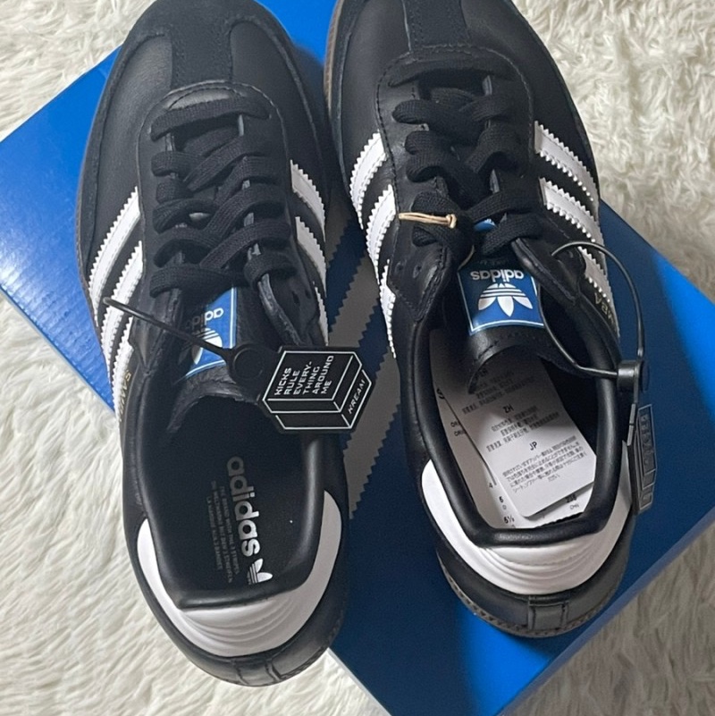 Adidas Samba OG Cloud White, Adidas Samba OG Black White Gum 착용 스타일 - 5