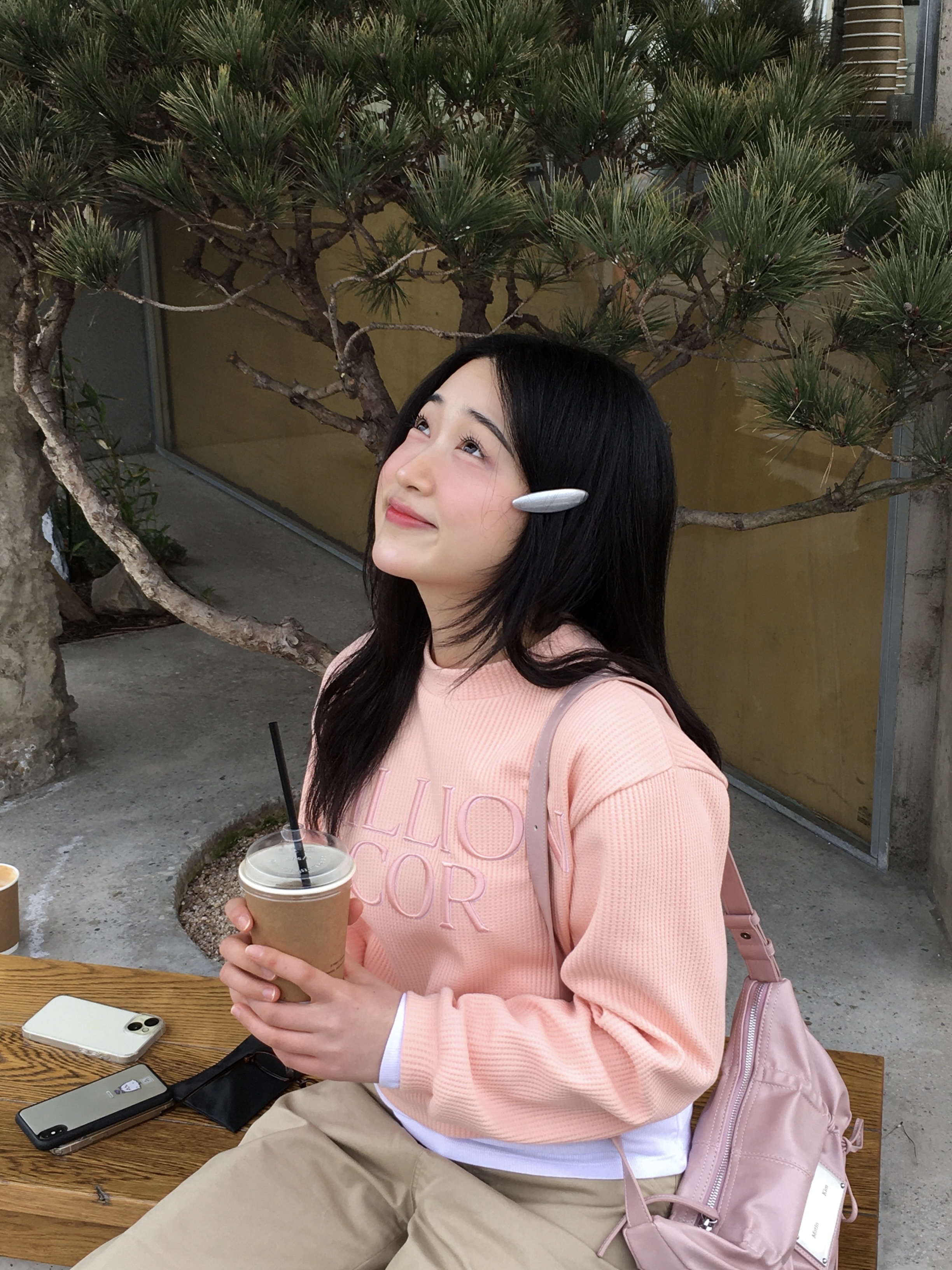 Matin Kim Half Shirring Ribbon Round Bag Pink, Adidas Tobacco Gruen Dark Brown 착용 스타일 - 2
