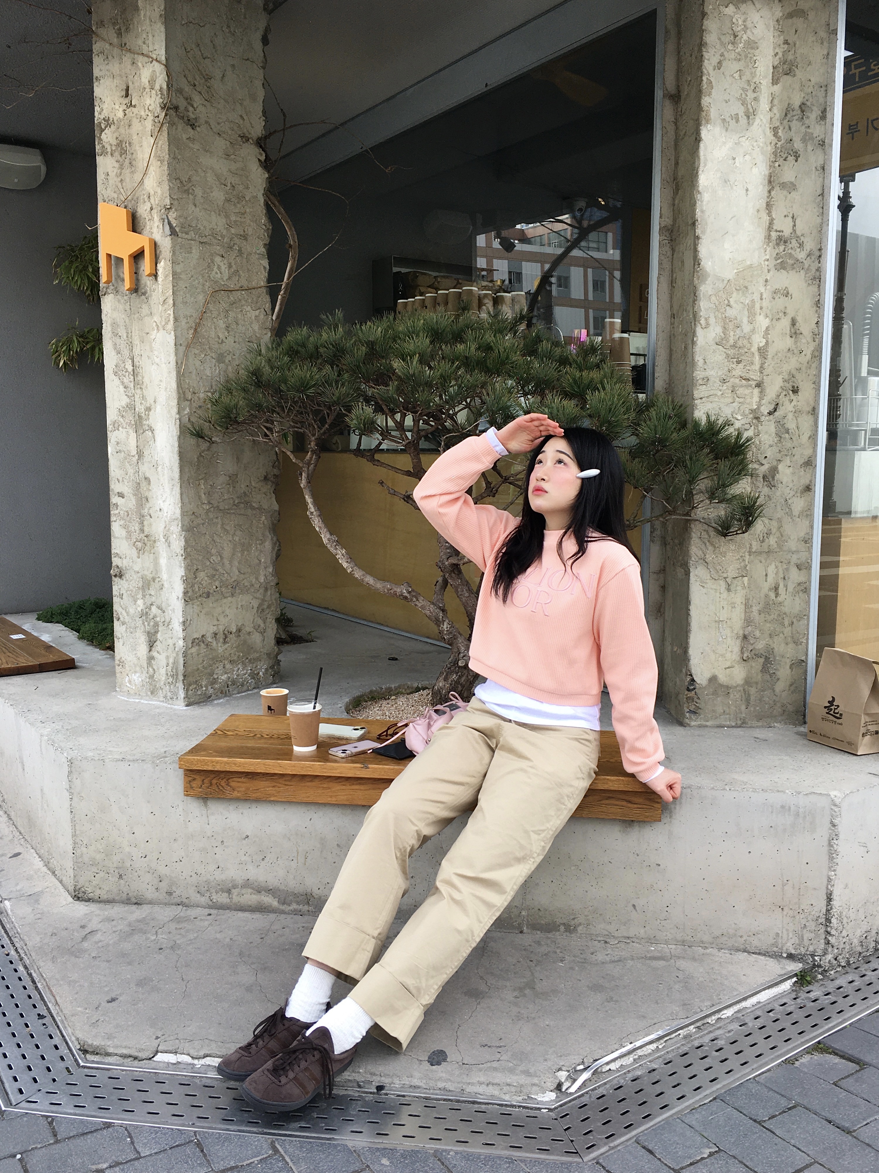 Matin Kim Half Shirring Ribbon Round Bag Pink, Adidas Tobacco Gruen Dark Brown 착용 스타일 - 4