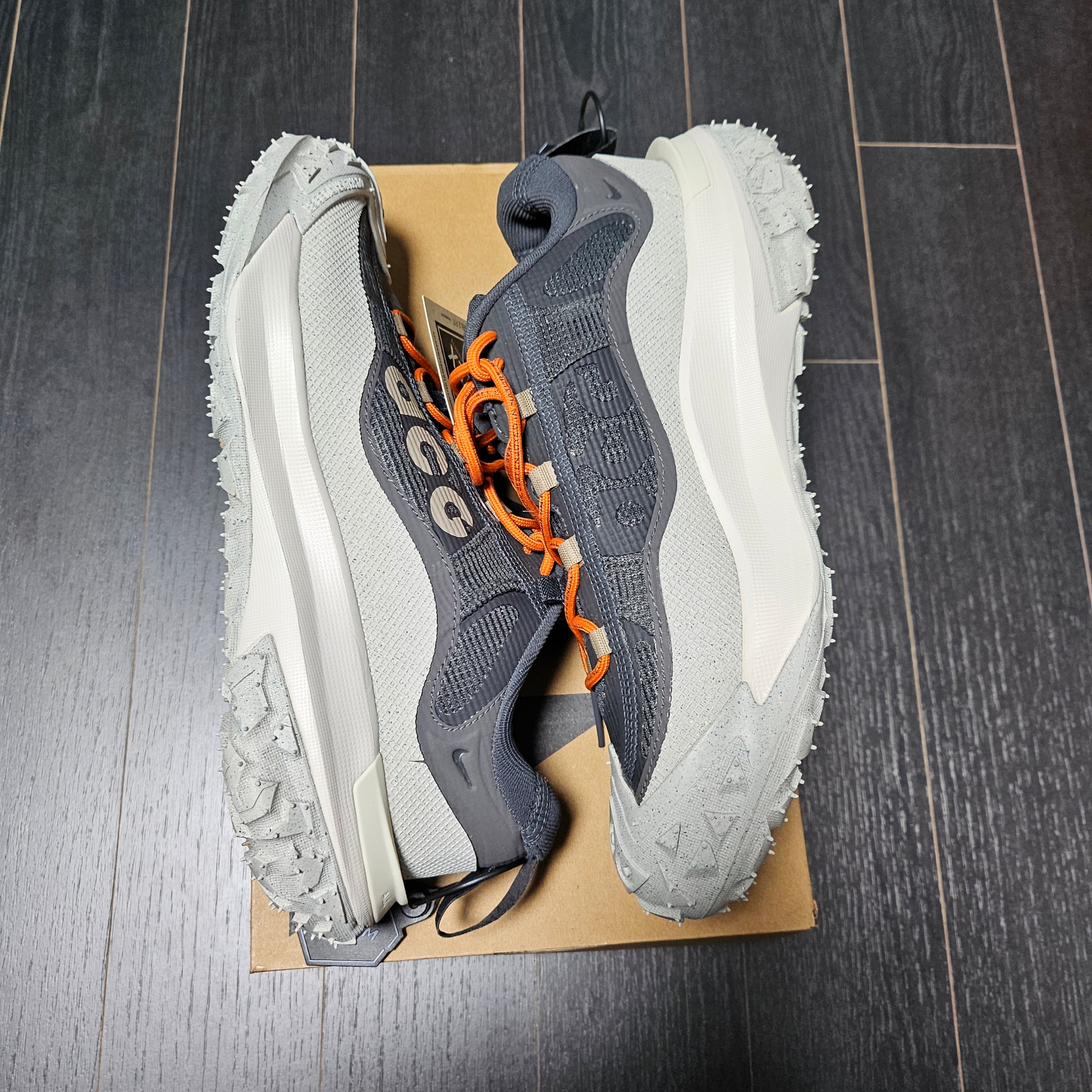 Nike ACG Mountain Fly Low Gore-Tex Dark Smoke Grey 착용 스타일 - 3