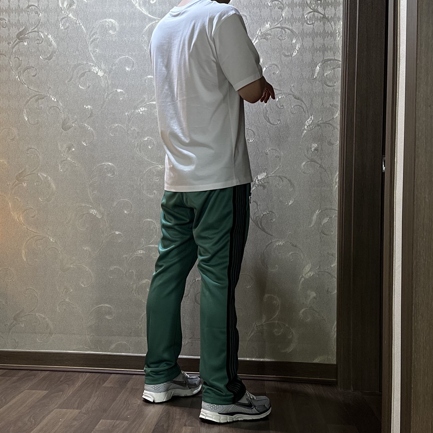 Needles Narrow Track Pants Poly Smooth Emerald, (W) Nike Zoom Vomero 5 Photon Dust and Metallic Silver 착용 스타일 - 7