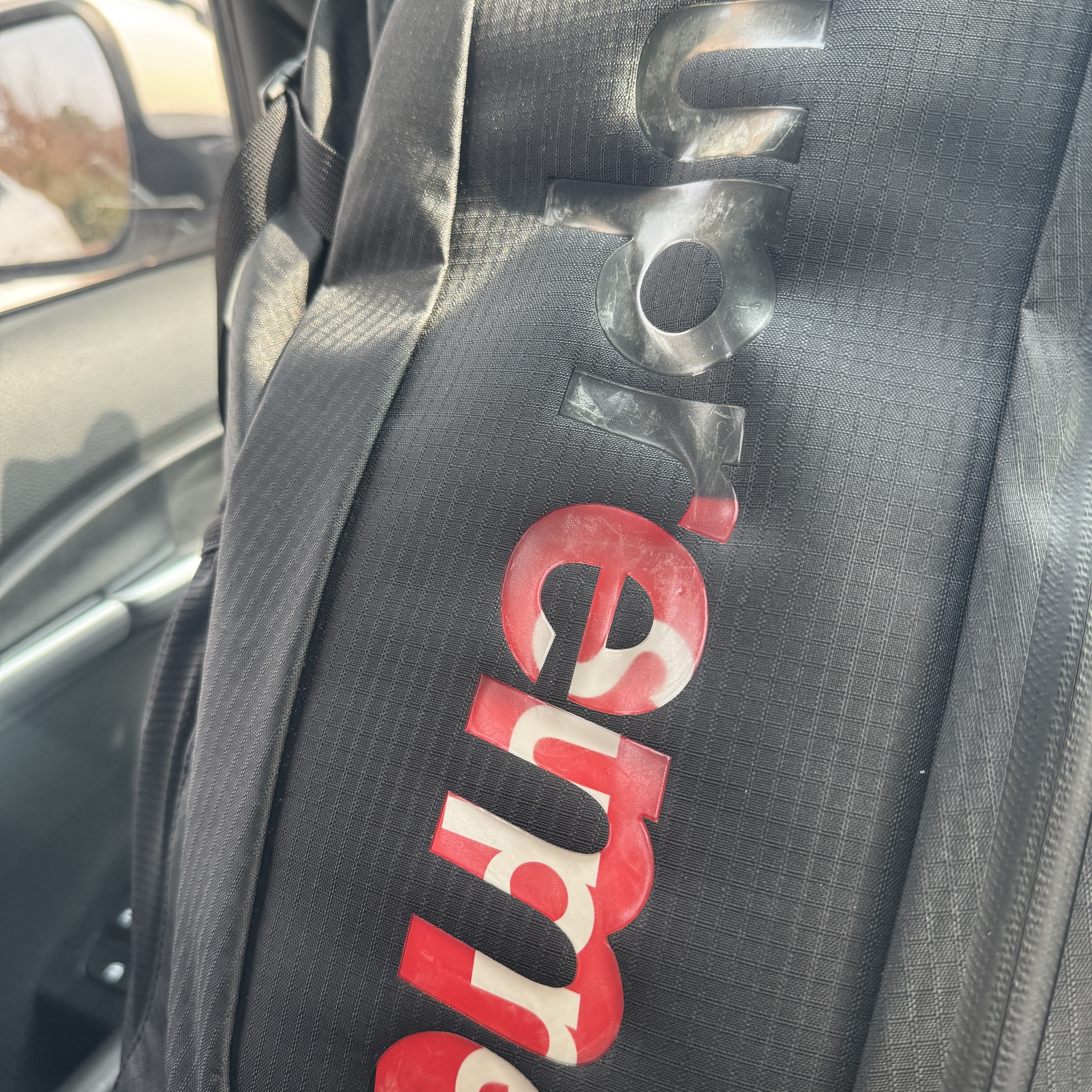 Supreme Backpack Black - 21SS 착용 스타일