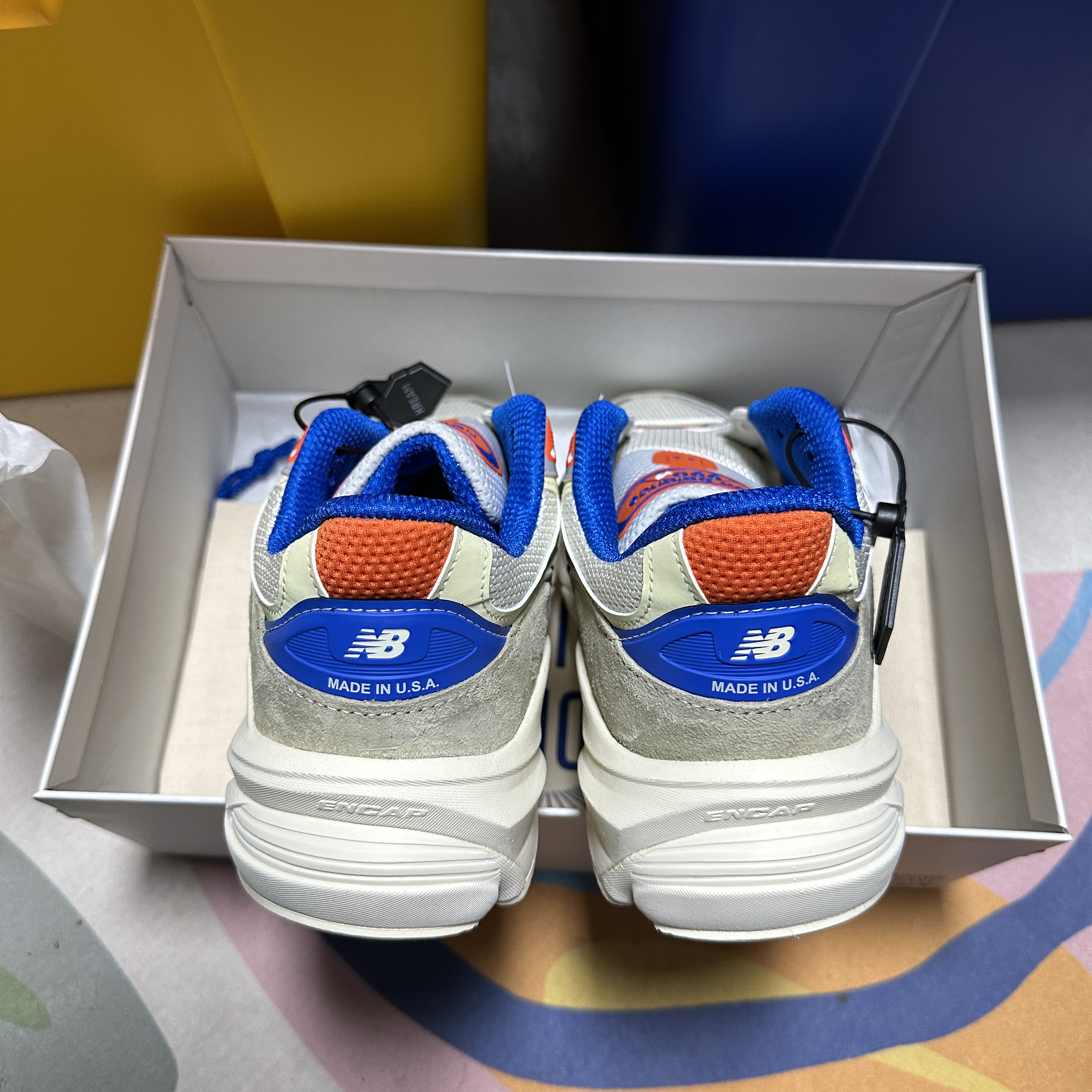 New Balance x Kith x Madison Square Garden 990v6 Made in USA Angora Royal Blue 착용 스타일 - 2