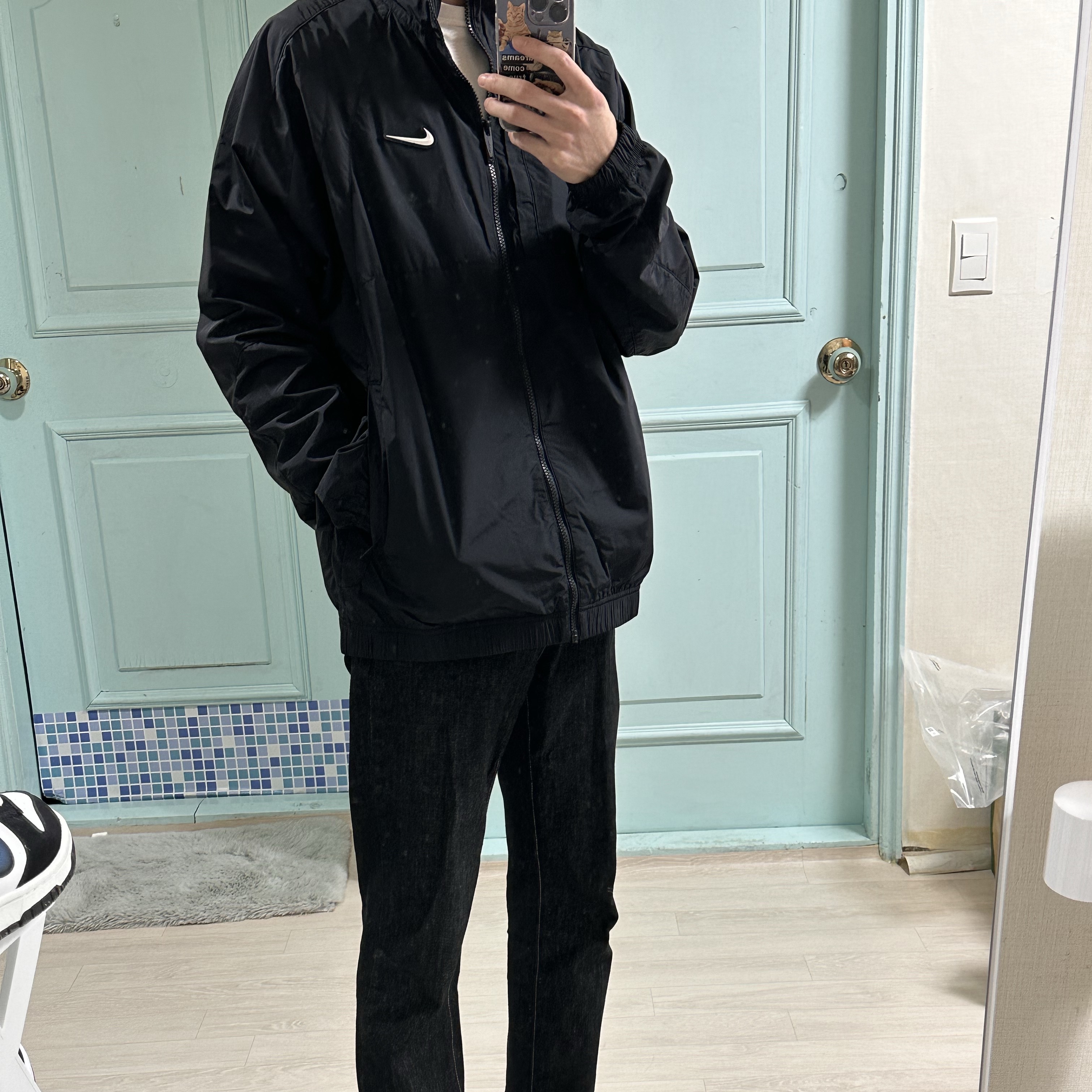 Nike x Drake Nocta Nylon Track Jacket Black (FN7666-010) 착용 스타일 - 2