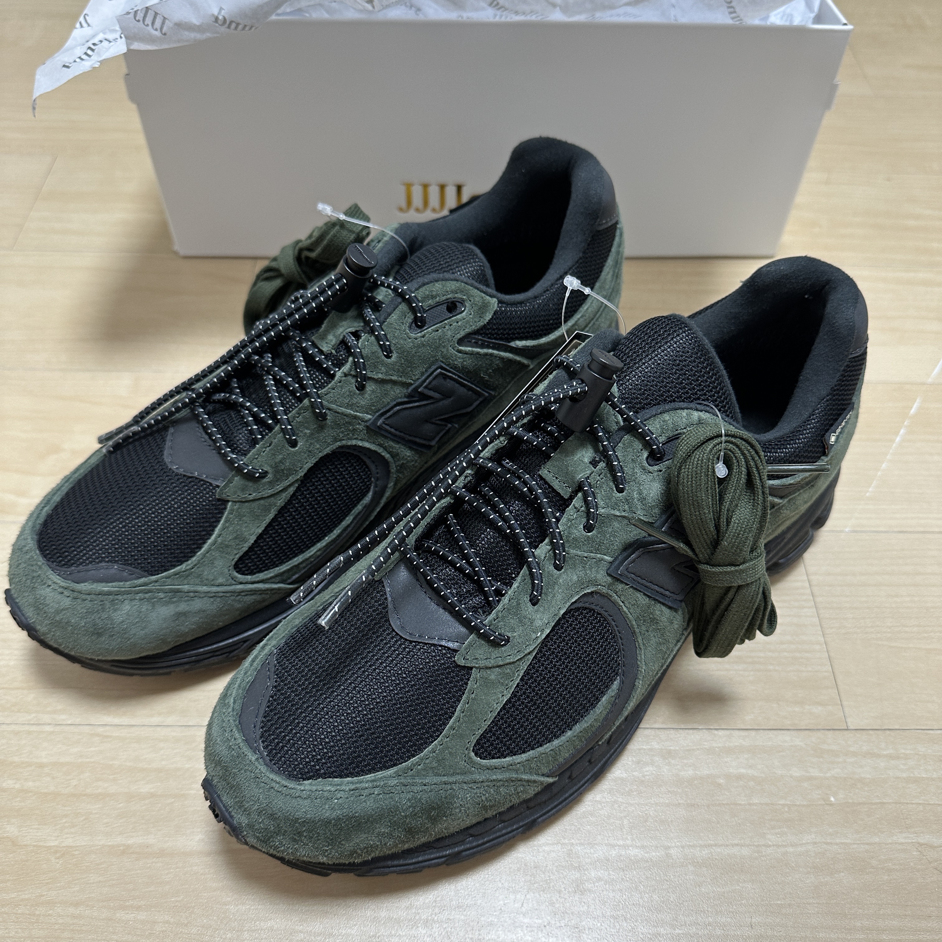 New Balance x JJJJound 2002R Gore-Tex Pine 착용 스타일 - 1