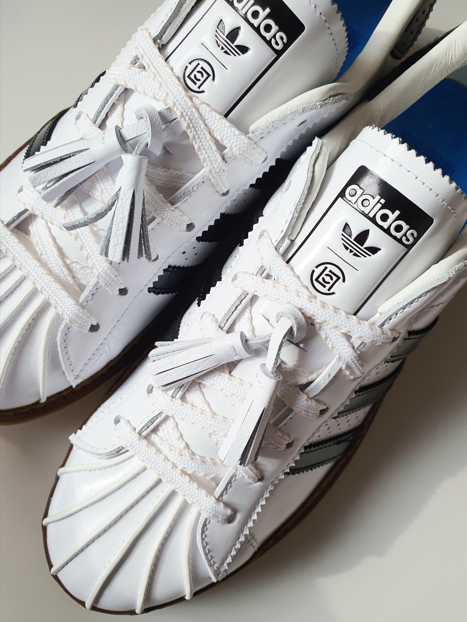 Adidas x Clot Superstar Cloud White Core Black 착용 스타일