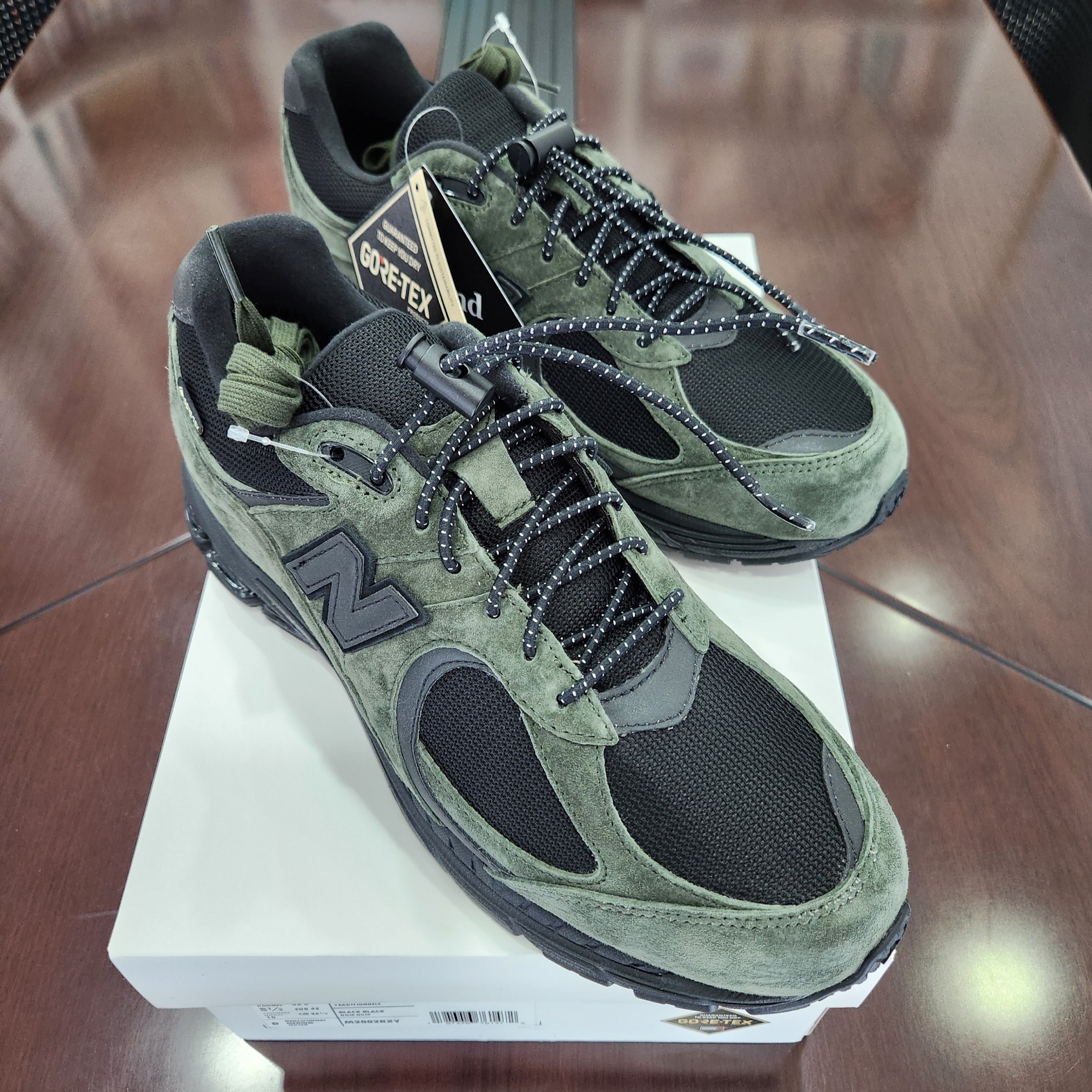 New Balance x JJJJound 2002R Gore-Tex Pine 착용 스타일 - 7