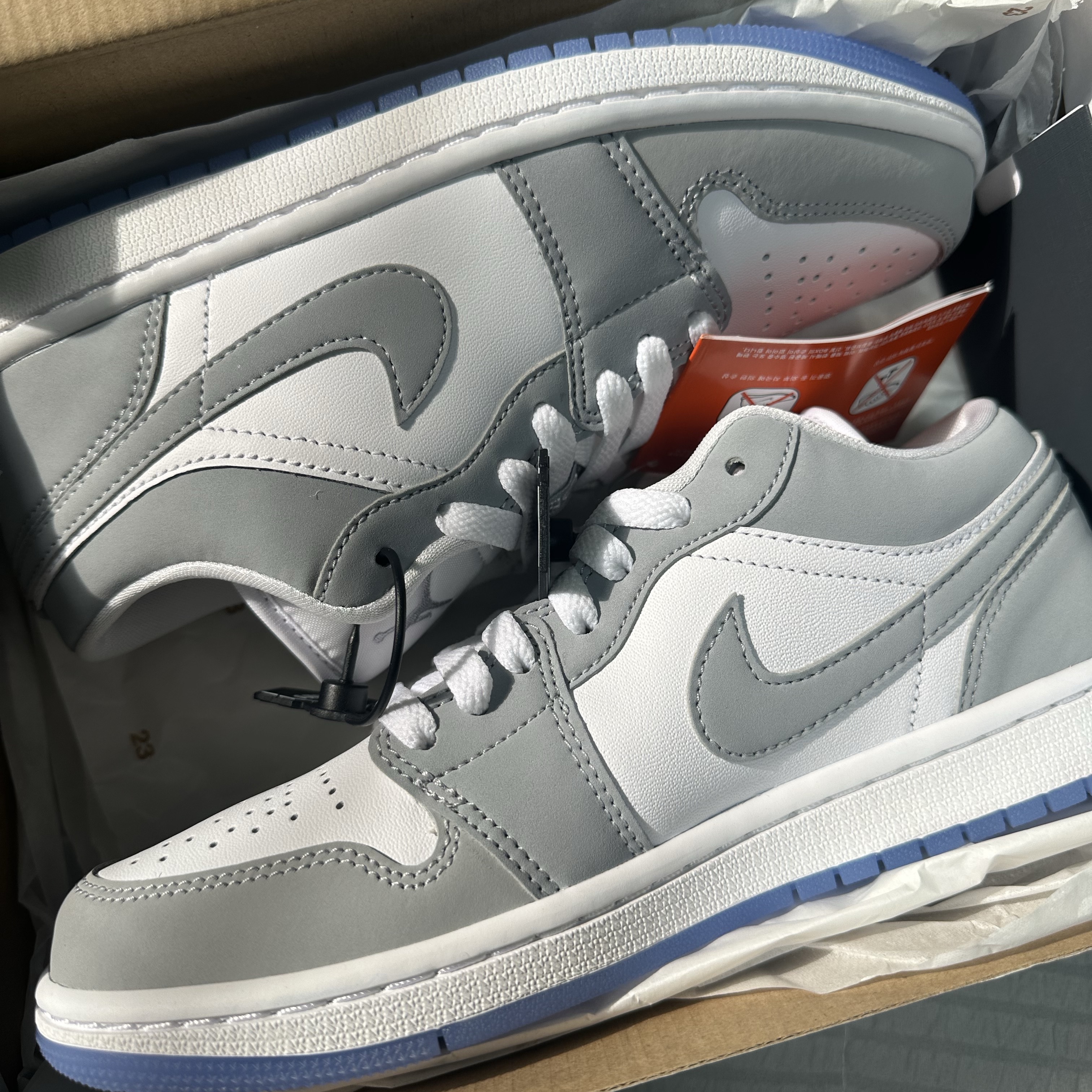 (W) Jordan 1 Low White Wolf Grey μ°©μ© μ€νμΌ