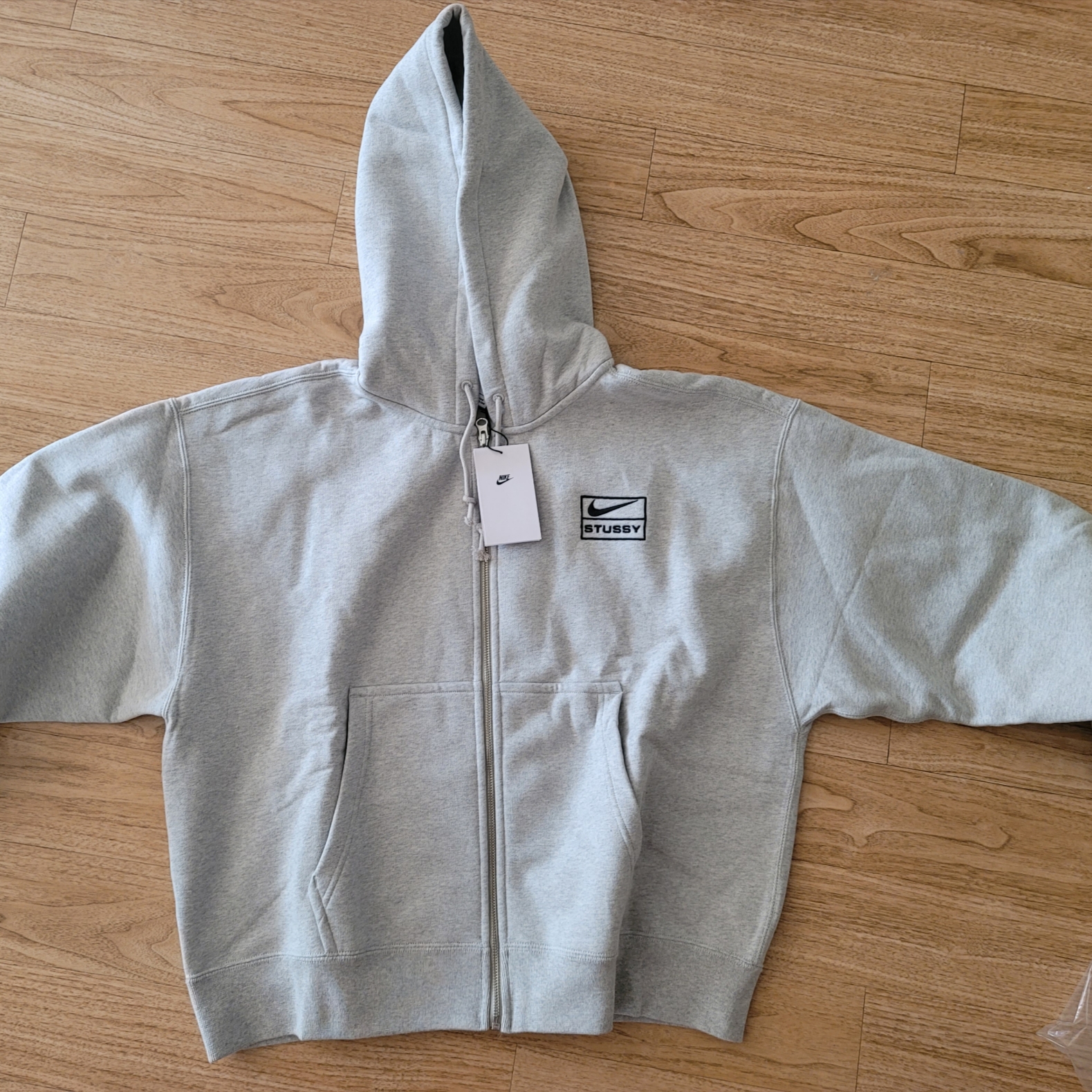 Nike x Stussy Full Zip Fleece Hoodie Grey Heather (FJ9181-050) 착용 스타일