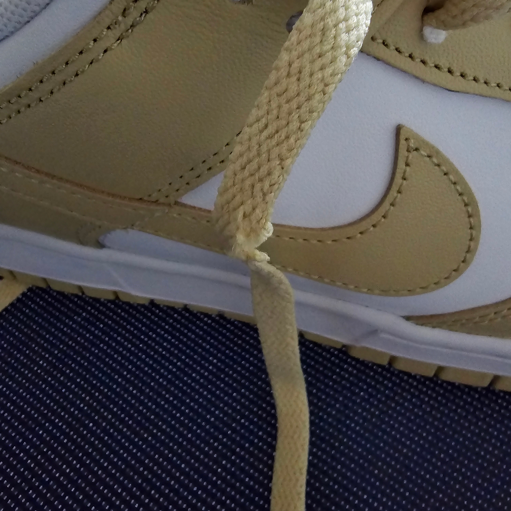 Nike Dunk Low Team Gold and White 착용 스타일
