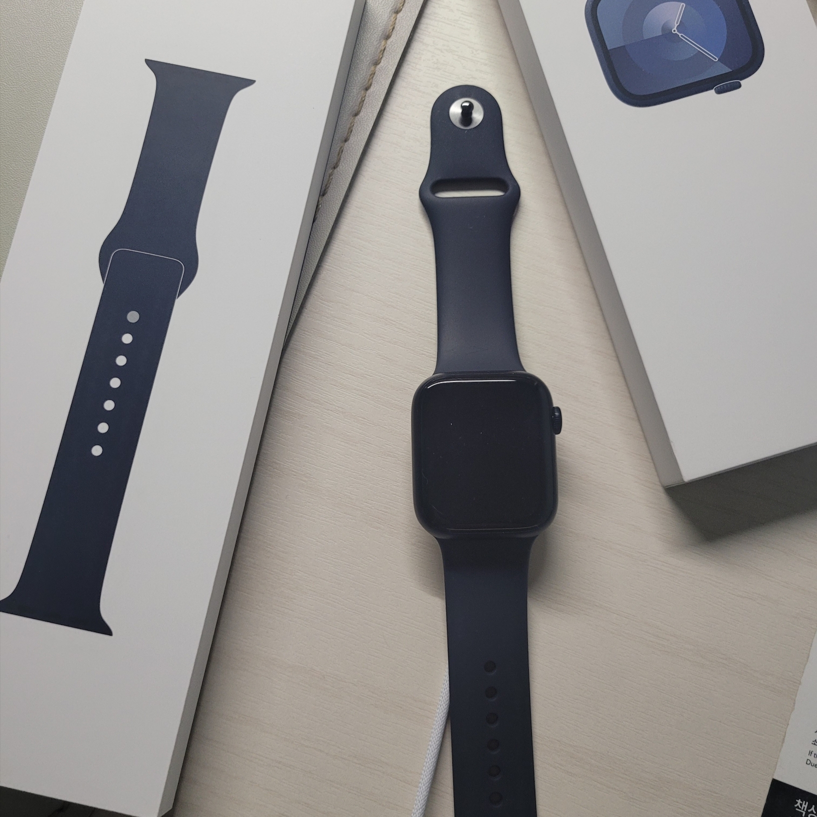 Apple Watch Series 9 45mm GPS Midnight Aluminium Case with Sport Band S/M Midnight (Korean Ver.) 착용 스타일