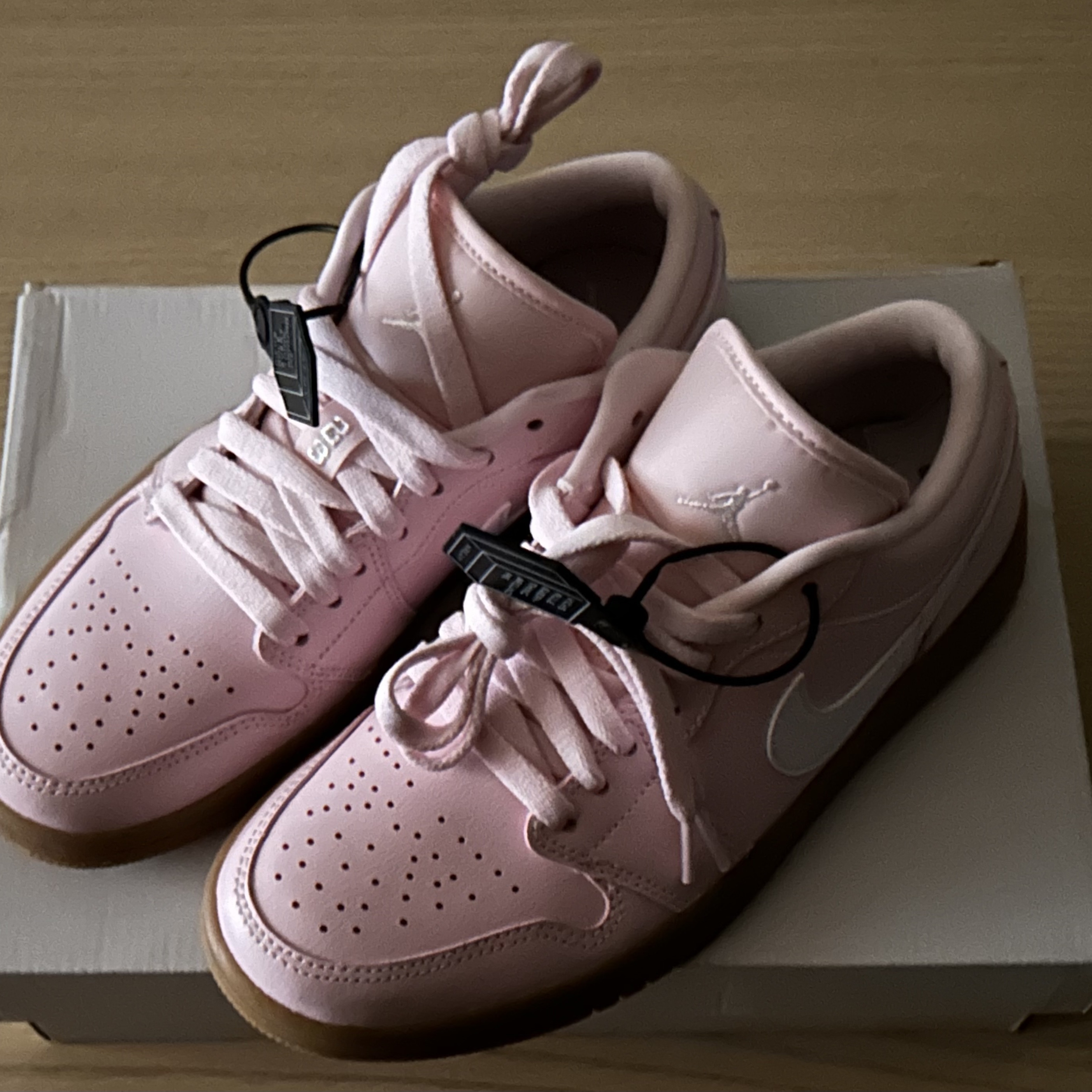 (W) Jordan 1 Low Arctic Pink 착용 스타일 - 1