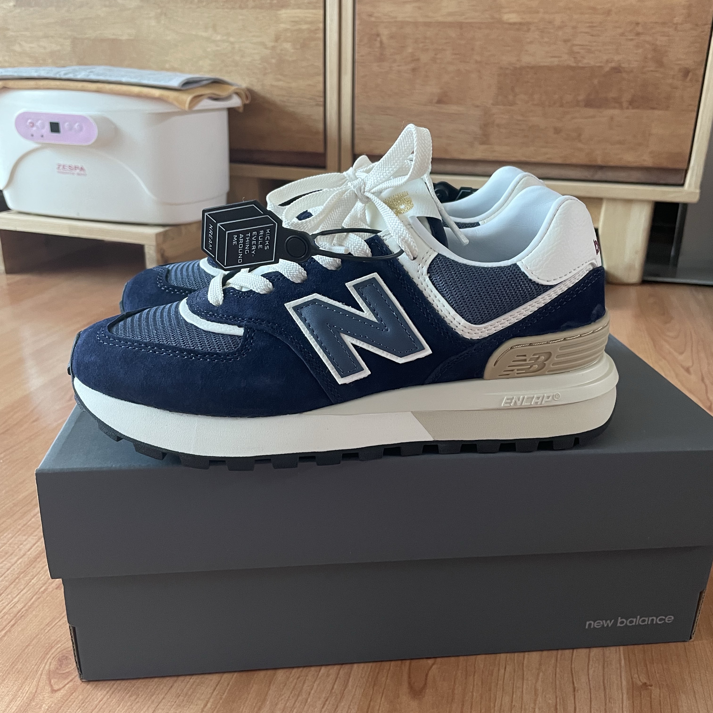 New Balance 574 Legacy Navy 착용 스타일
