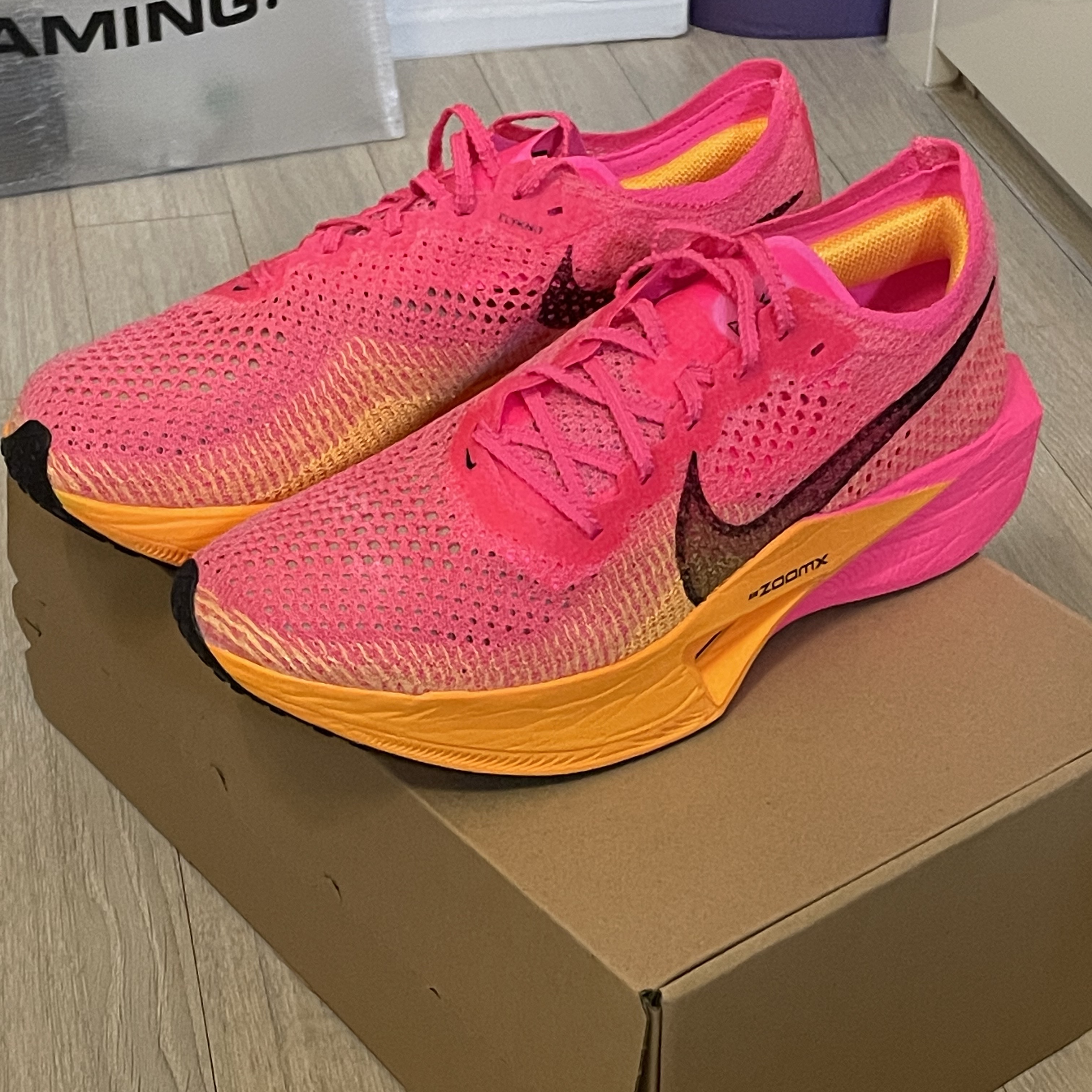 Nike ZoomX Vaporfly Next% 3 Hyper Pink 착용 스타일