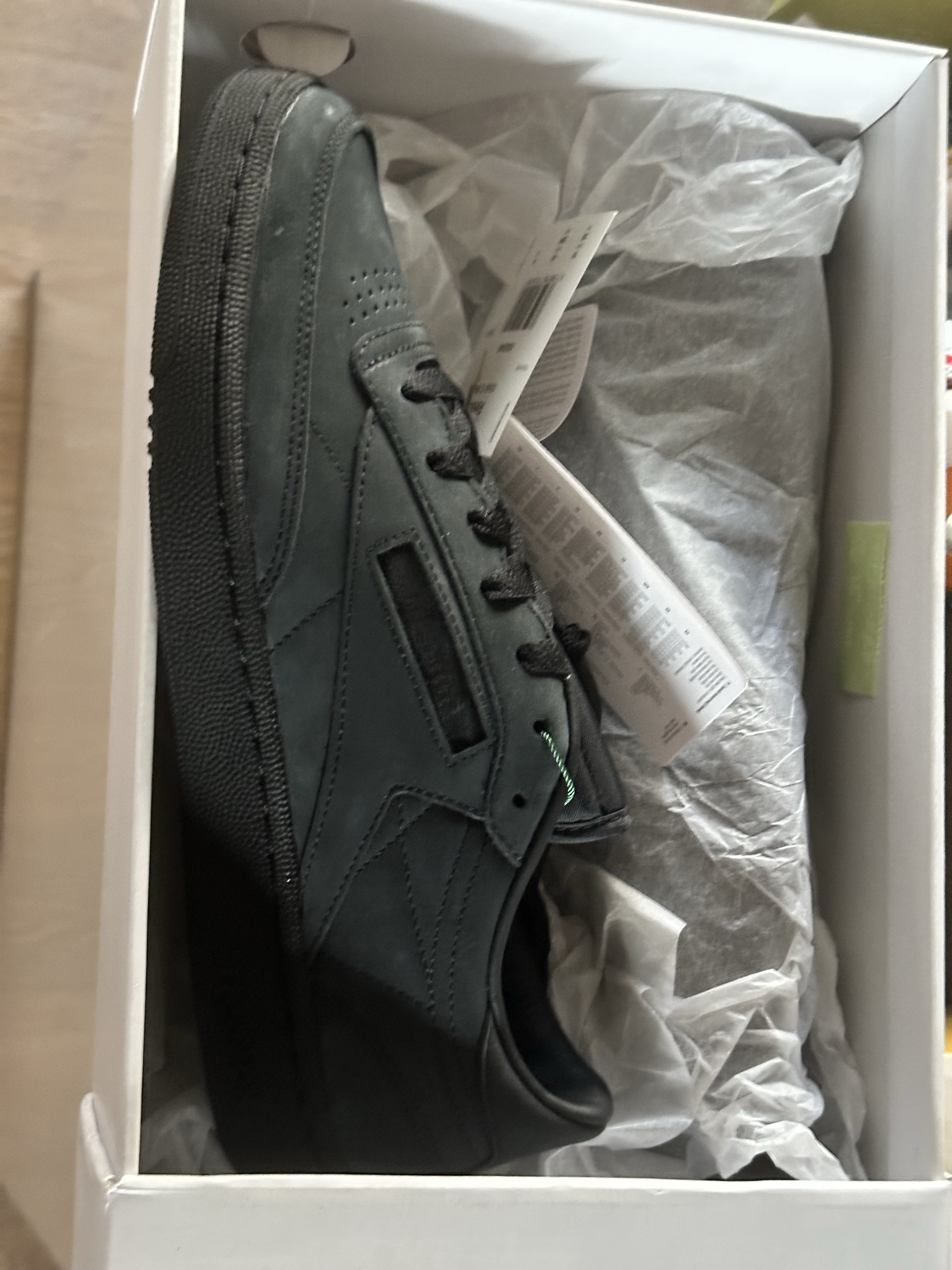 Reebok x JJJJound Club C 85 Triple Black 착용 스타일 - 1