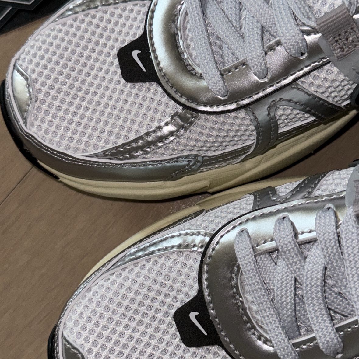 Nike V2K Run Summit White Metallic Silver 착용 스타일