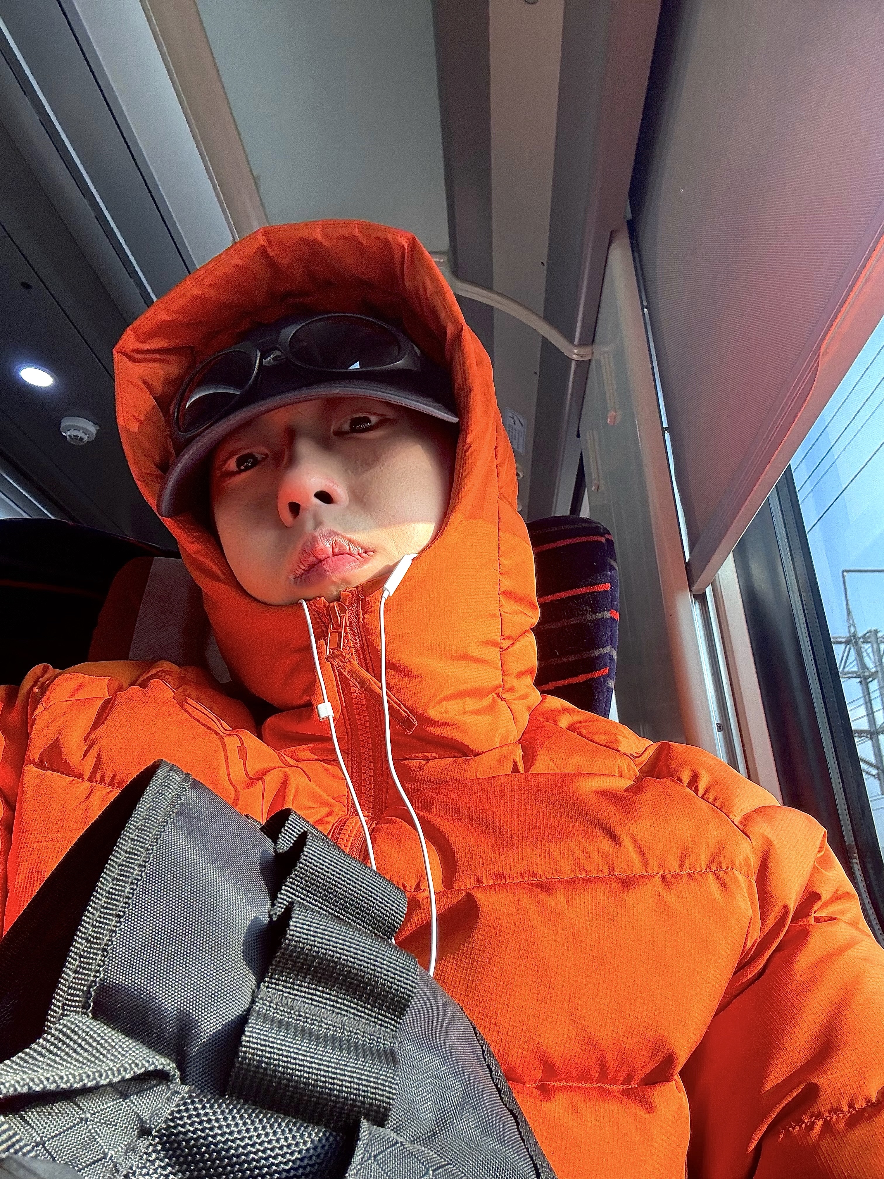 Sansan Gear Wing Cap Black - 23SS, Oakley Eye Jacket Redux Matte Black Frame Prizm Grey Lenses High Bridge Fit 착용 스타일