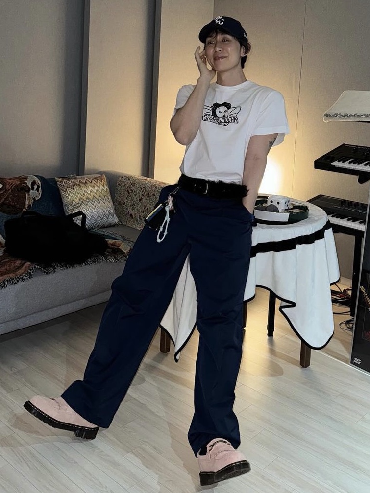 Simone Rocha Graphic Project Short Sleeve Aangel T-Shirt White 착용 스타일