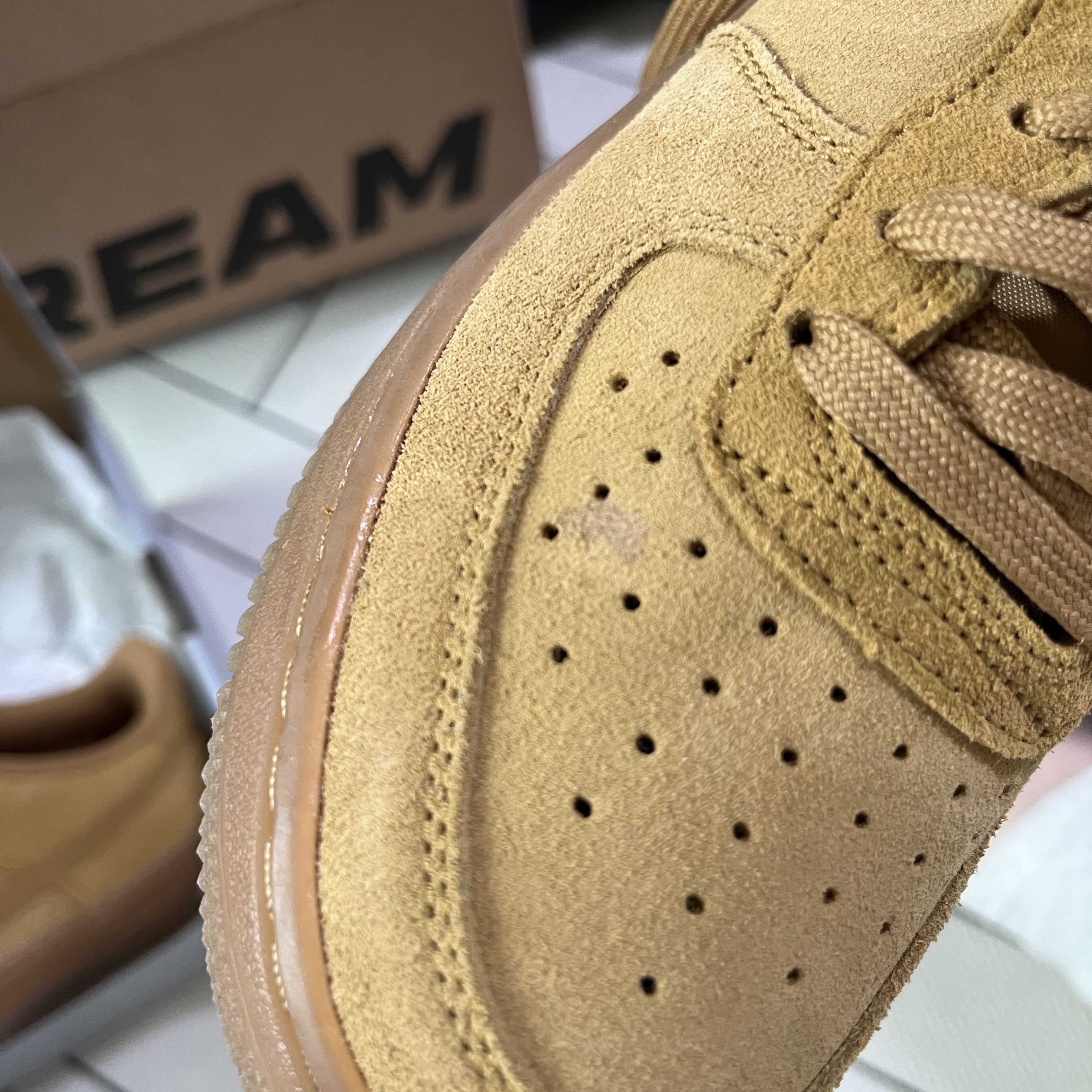 (GS) Nike Air Force 1 LV8 3 Wheat 착용 스타일 - 4