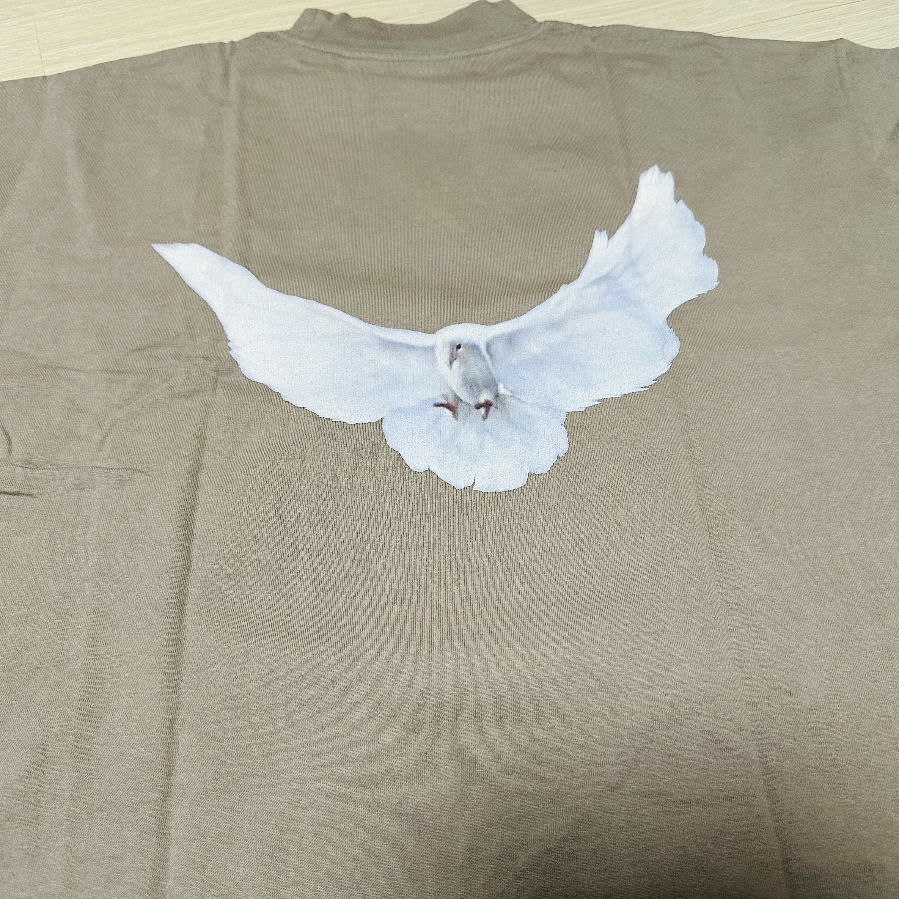 Yeezy Gap Engineered By Balenciaga Dove 3/4 Sleeve T-Shirt Beige 착용 스타일
