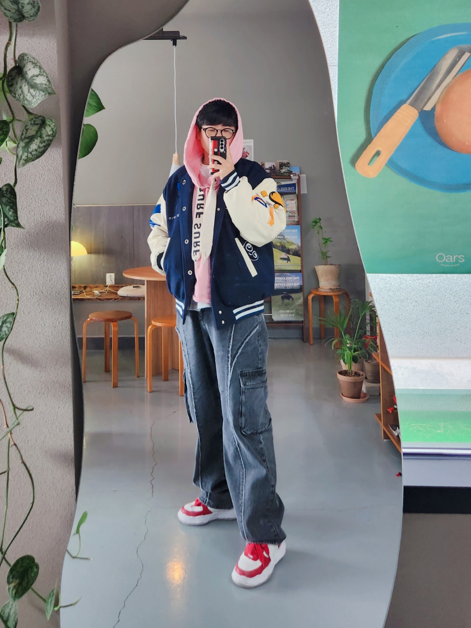 Kapital Fleece Catfish Surf Hood Sweatshirt Pink, Maison Mihara Yasuhiro Wayne OG Sole Leather Low-top Sneakers Red 착용 스타일 - 1