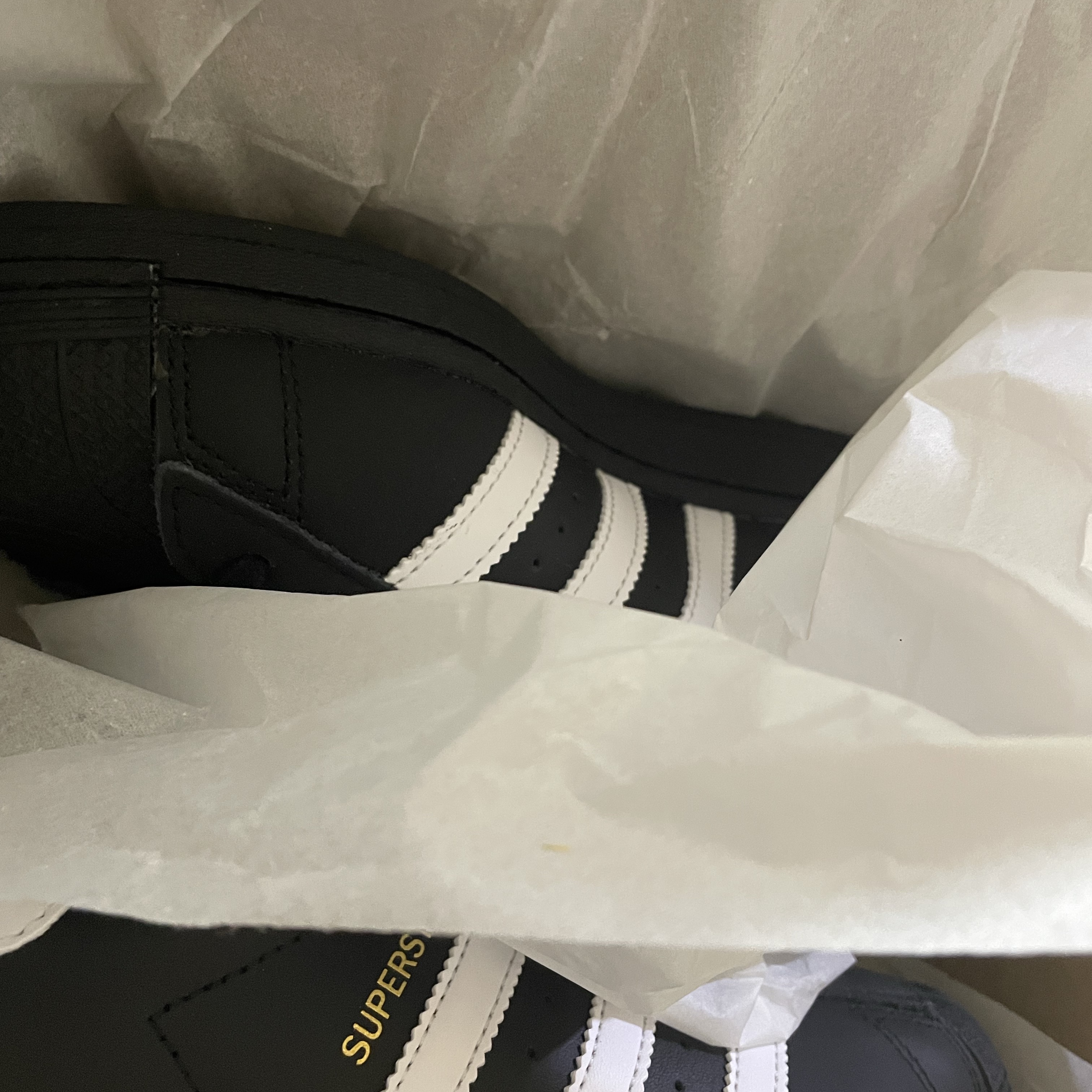 (J) Adidas Superstar Black White 착용 스타일