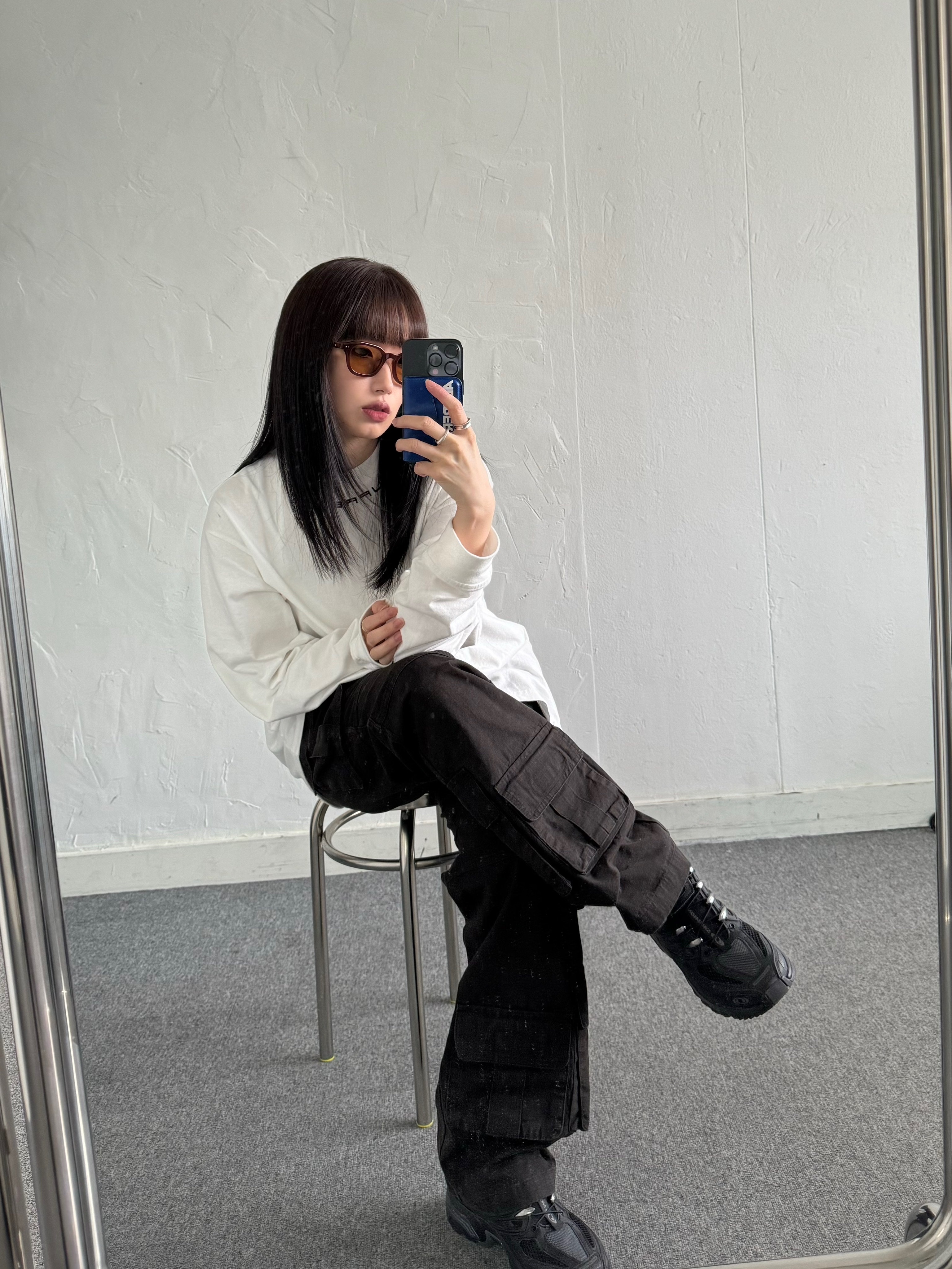 Supreme Collar Logo L/S Top White - 23FW, Undermycar Chiva Vintage Coating Multi Cargo Pants Mulch - 23SS 착용 스타일 - 3
