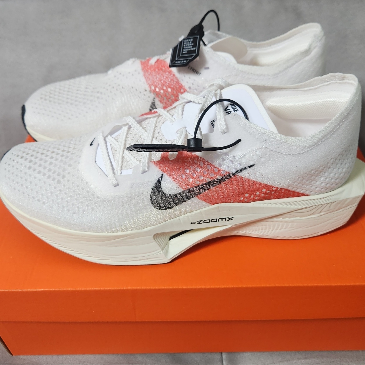 Nike ZoomX Vaporfly Next% 3 Eliud Kipchoge 착용 스타일