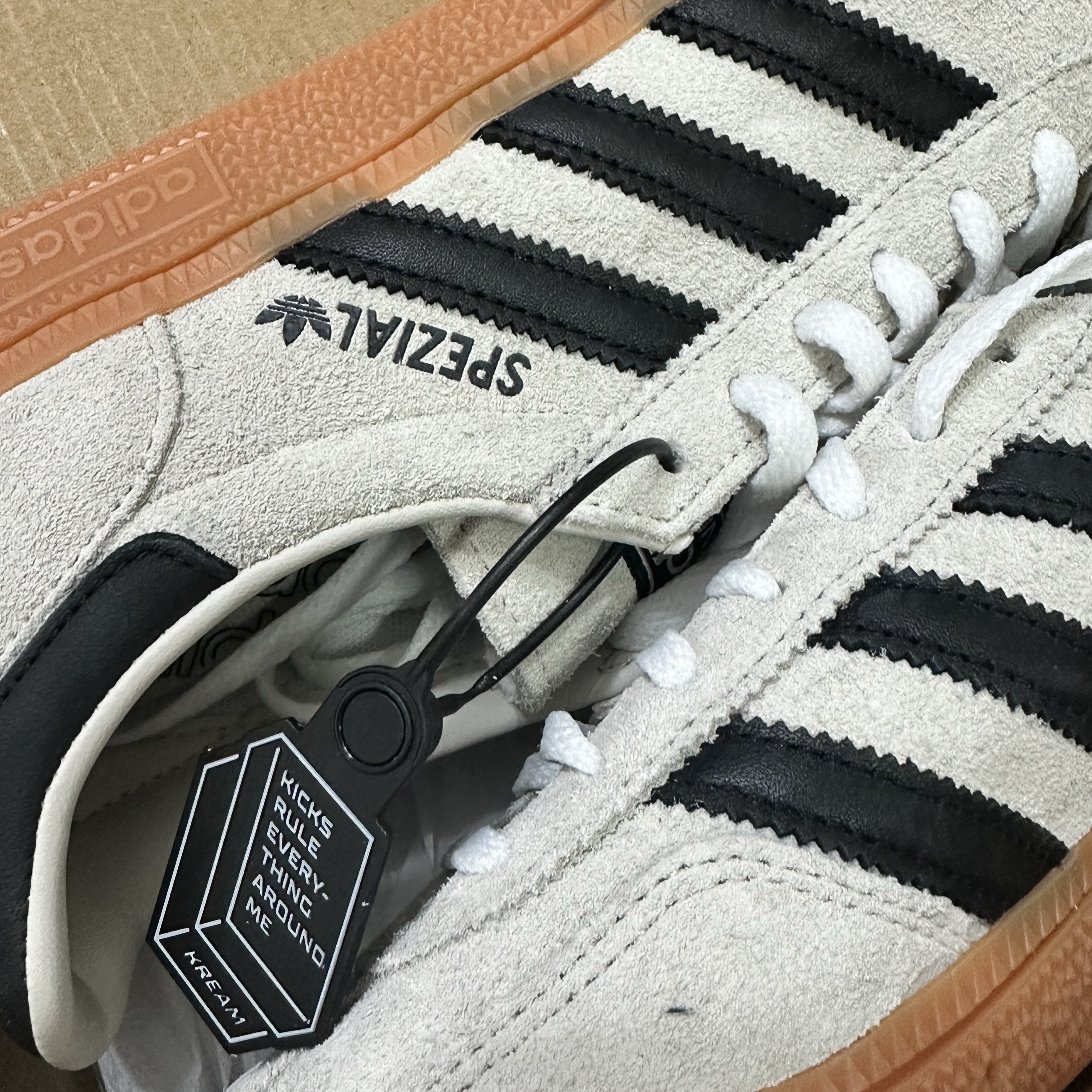 (W) Adidas Spezial Handball Aluminium Core Black 착용 스타일