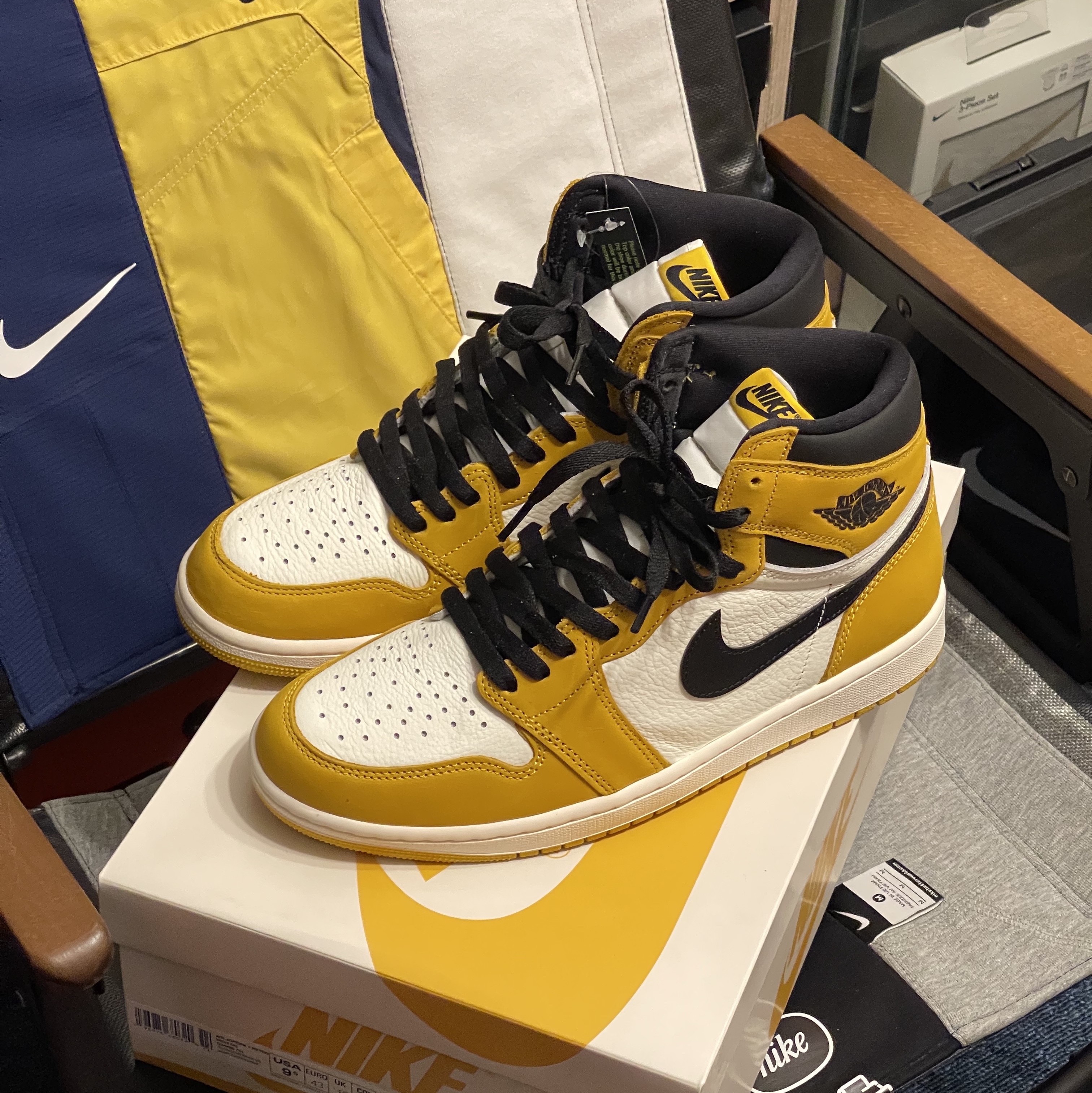 Jordan 1 Retro High OG Yellow Ochre 착용 스타일 - 1