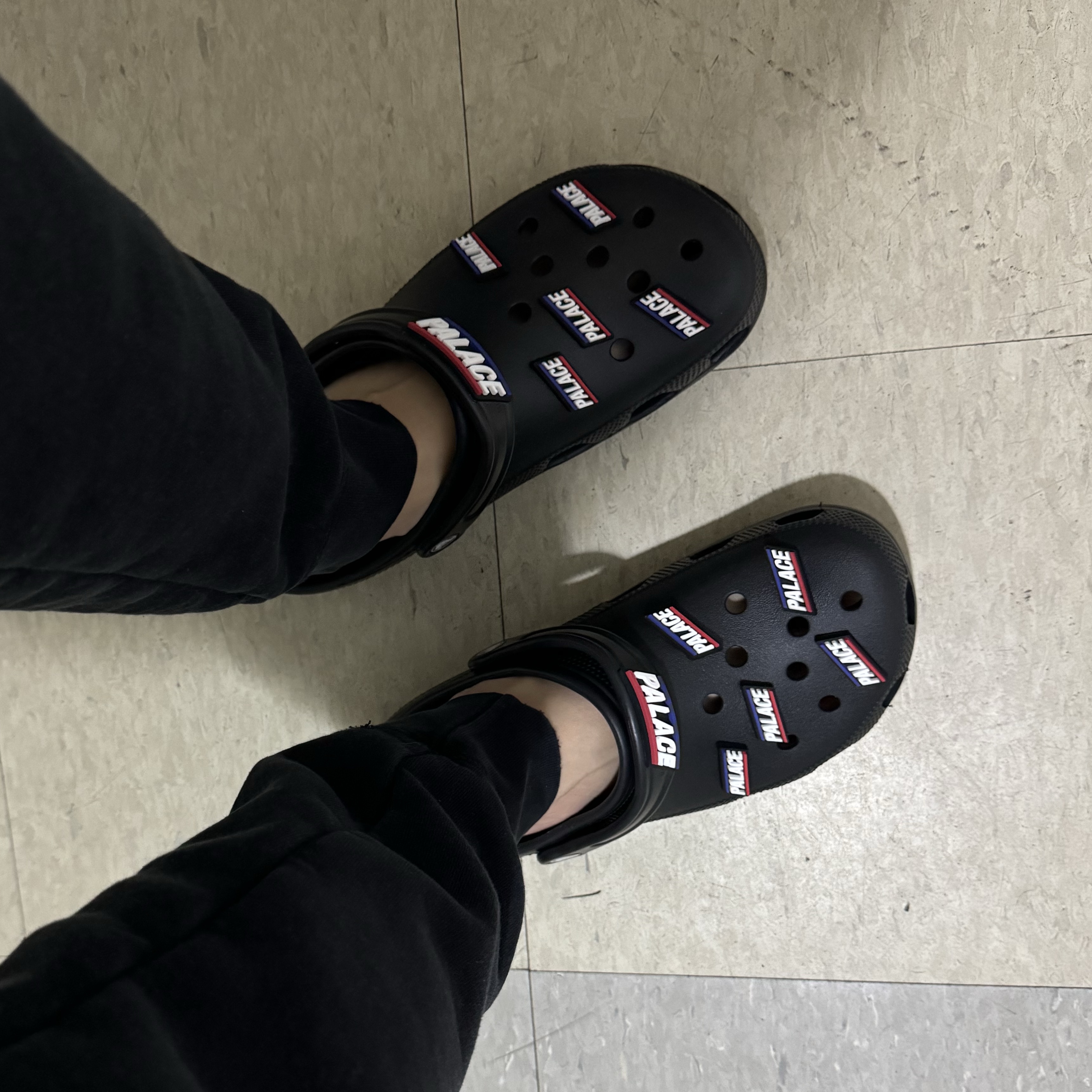 Crocs x Palace Classic Clog Black 착용 스타일