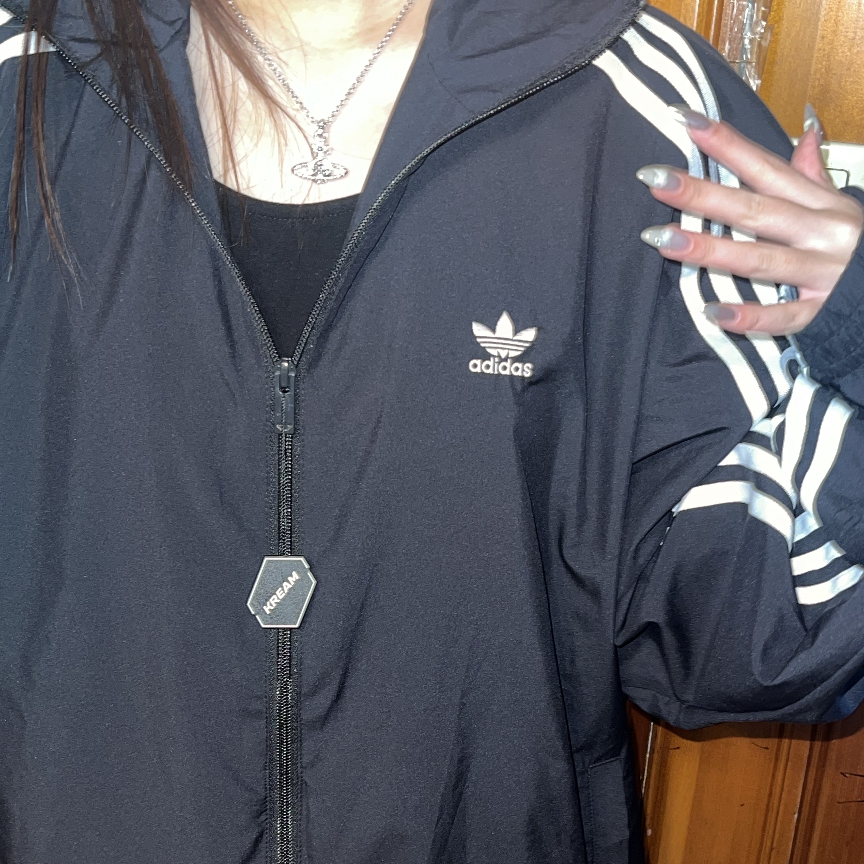 (W) Adidas Adilenium Oversized Track Top Black - US Sizing, Vivienne Westwood Mayfair Bas Relief Pendant Silver 착용 스타일 - 3