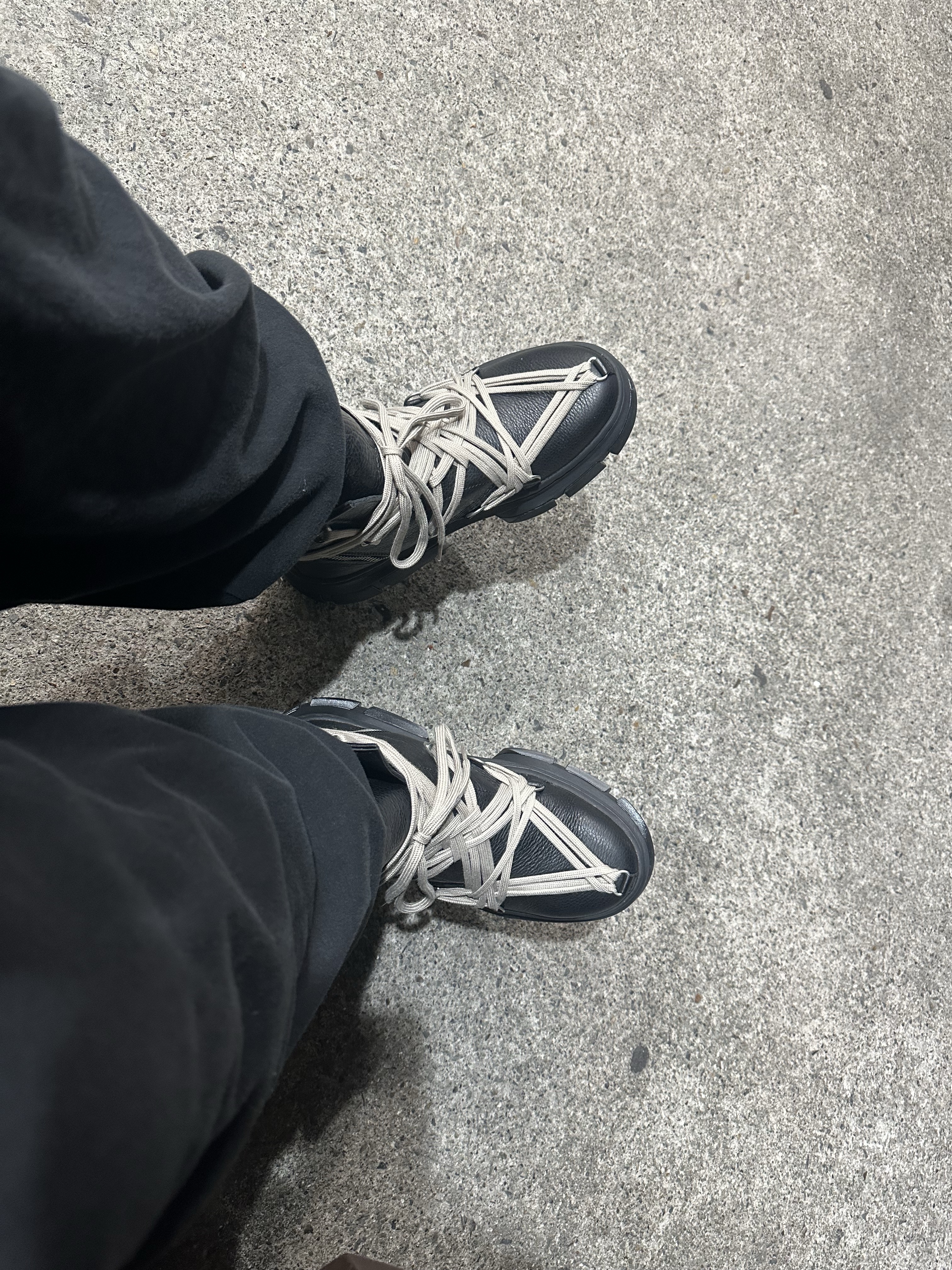 Dr. Martens x Rick Owens 1460 DMXL Megalace Black 착용 스타일