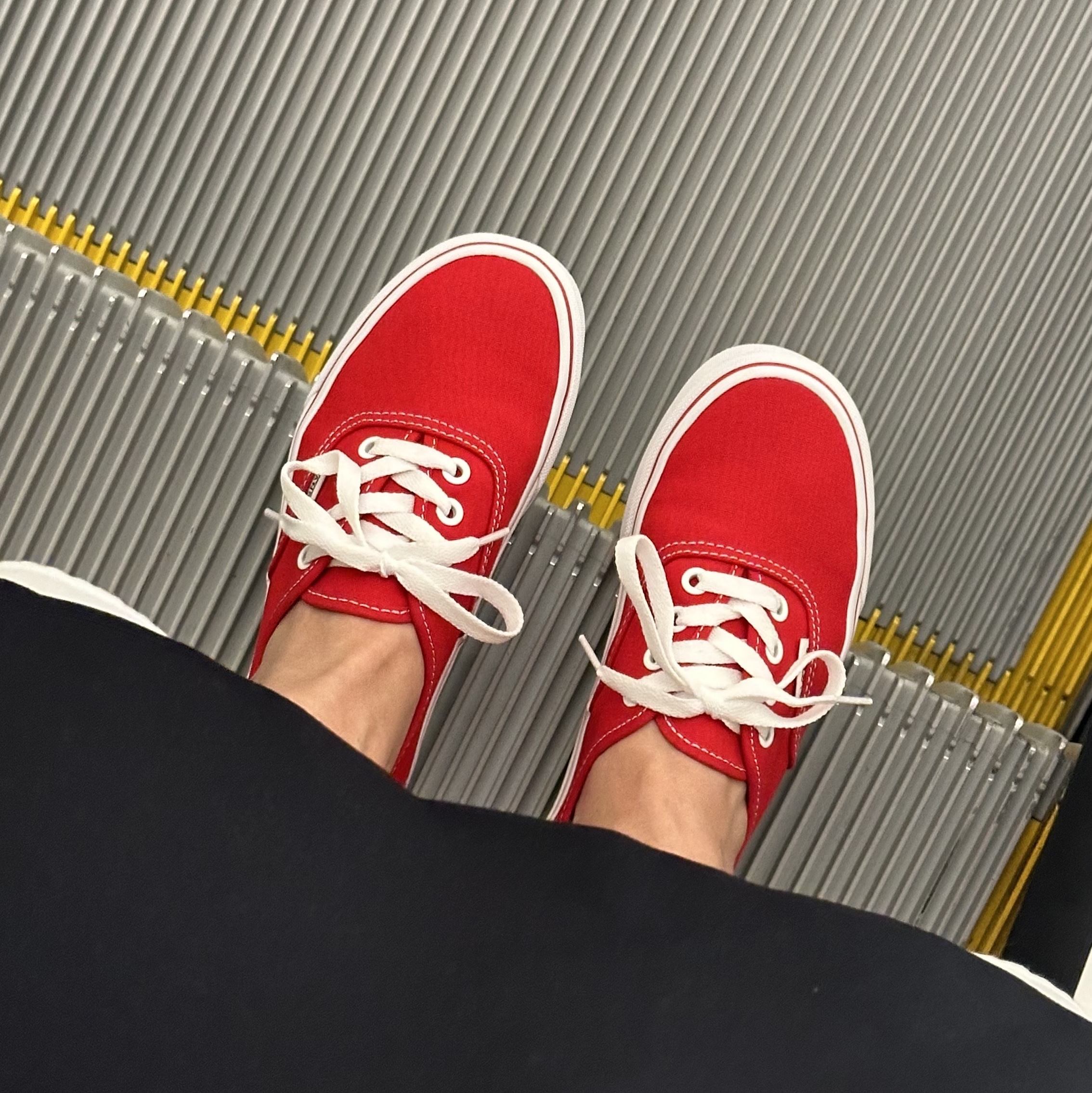 Vans Vault OG Authentic LX Red 착용 스타일