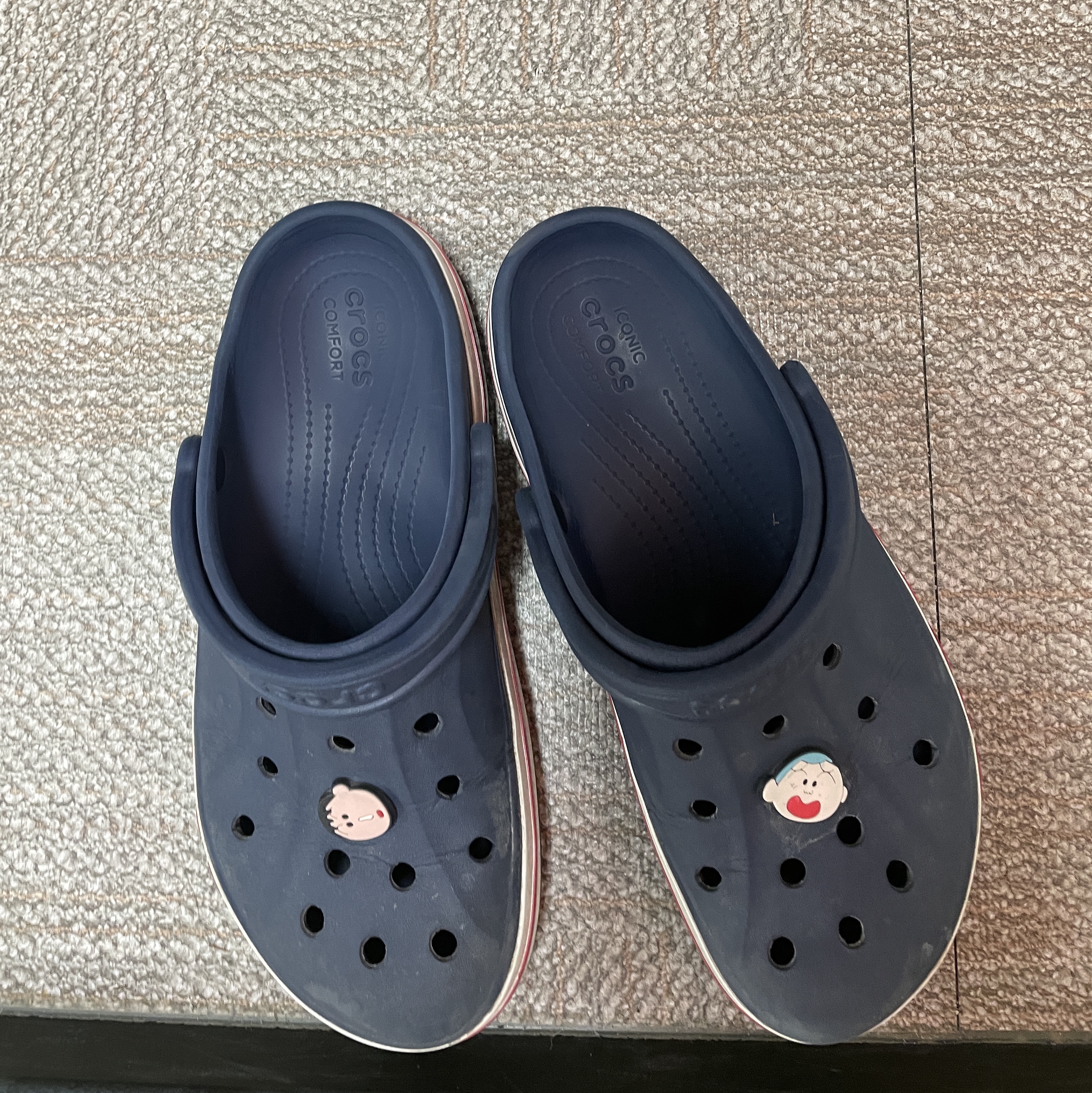Crocs Bayaband Clog Navy Pepper 착용 스타일