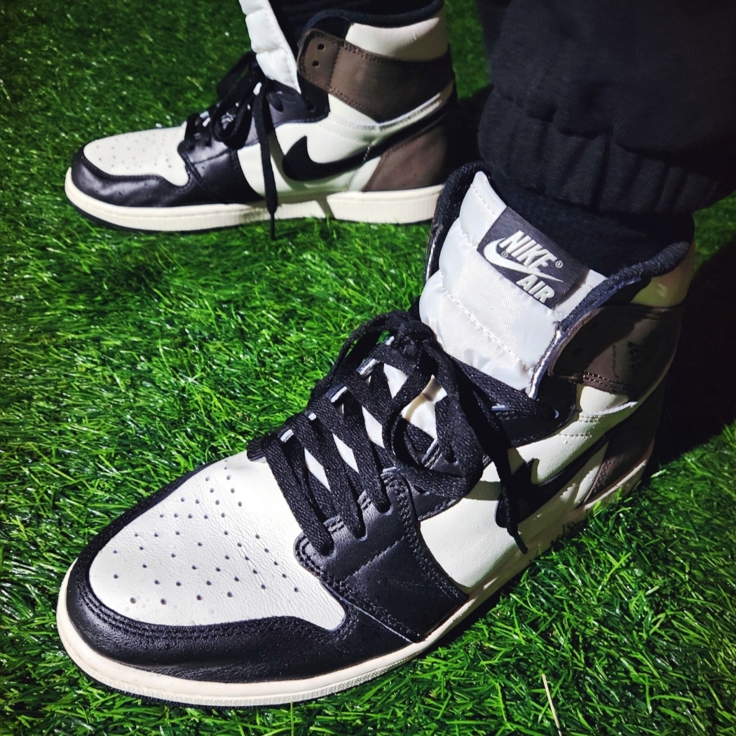 Jordan 1 Retro High OG Black Mocha 착용 스타일 - 5