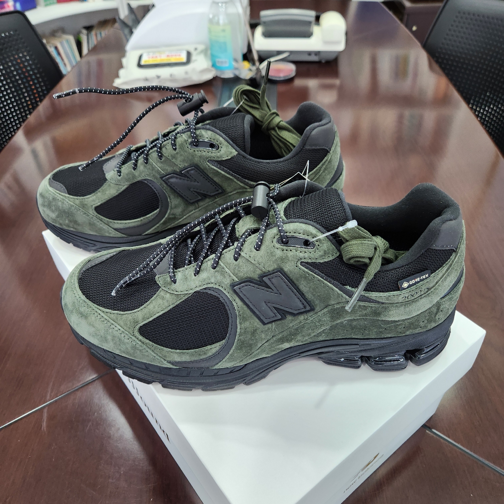 New Balance x JJJJound 2002R Gore-Tex Pine 착용 스타일 - 2