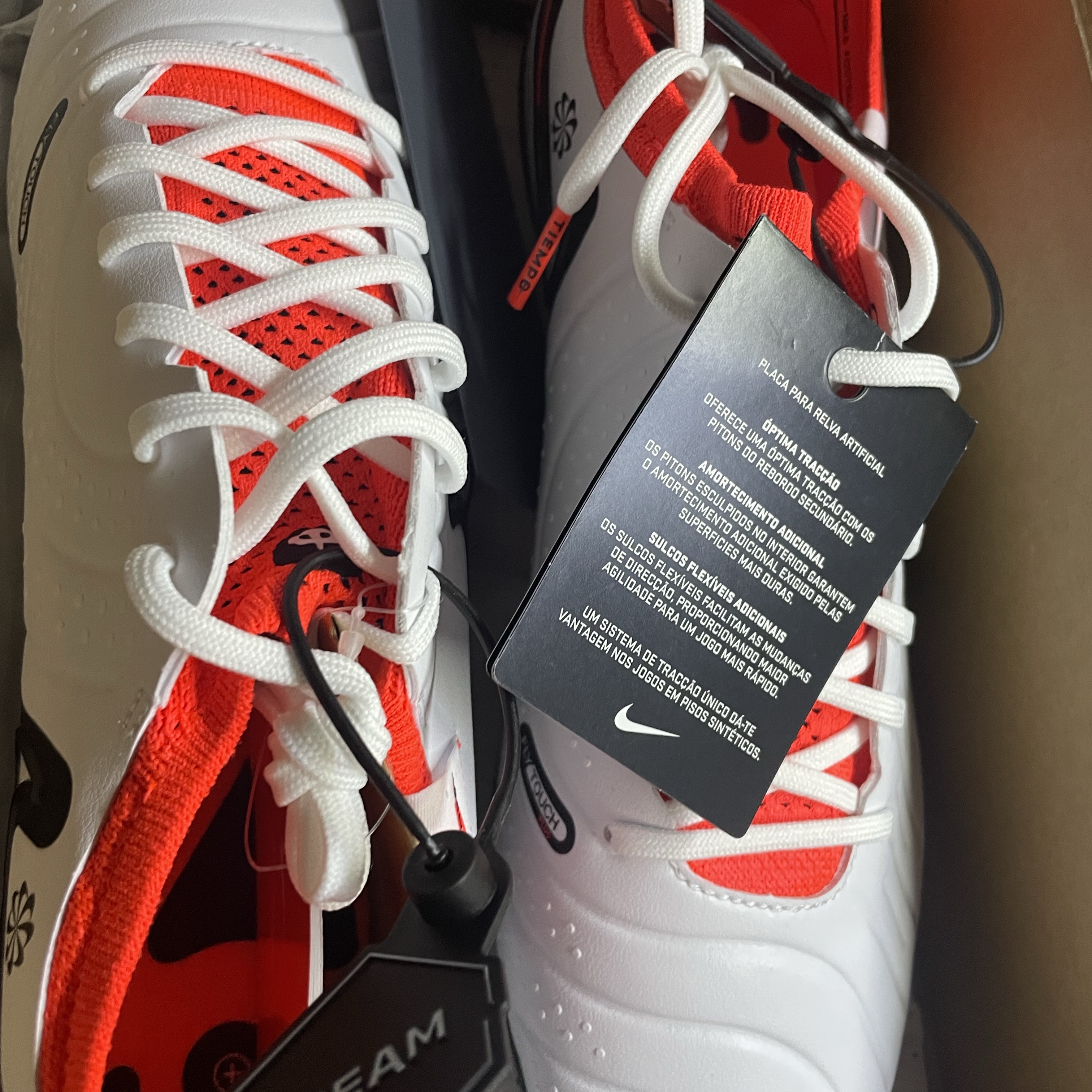 Nike Tiempo Legend 10 Elite AG White Bright Crimson 착용 스타일