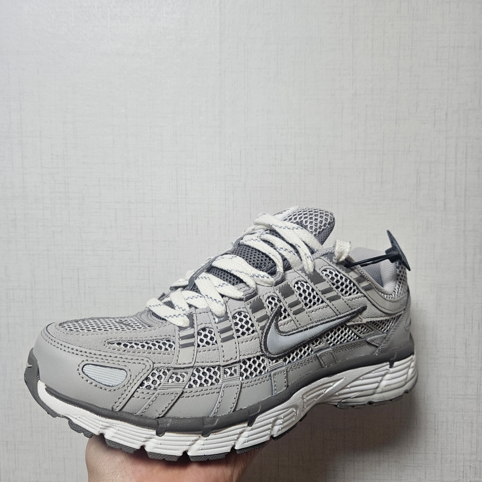 Nike P-6000 PRM Light Iron Ore 착용 스타일