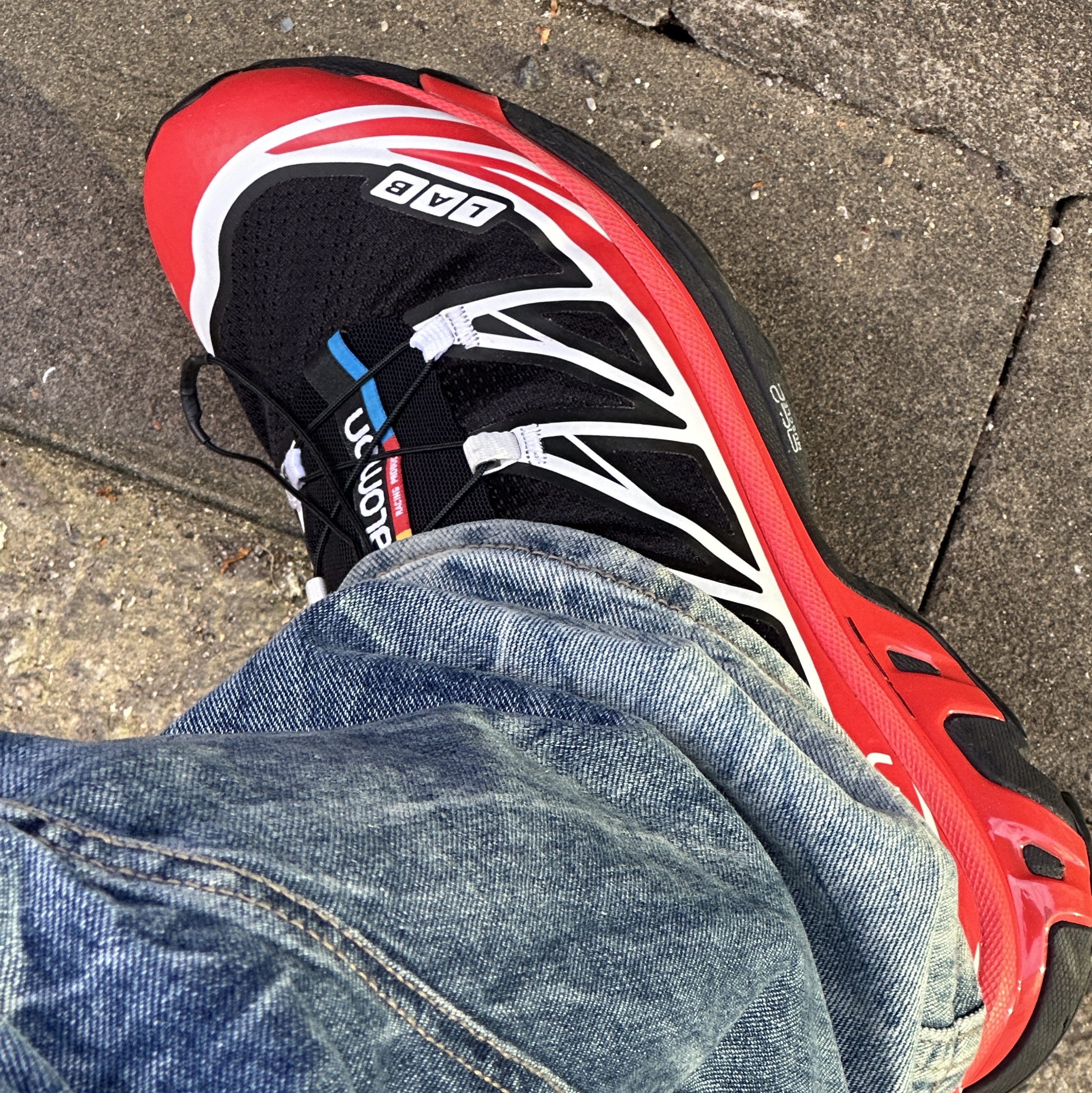 Salomon XT-6 ADV Black Racing Red 착용 스타일