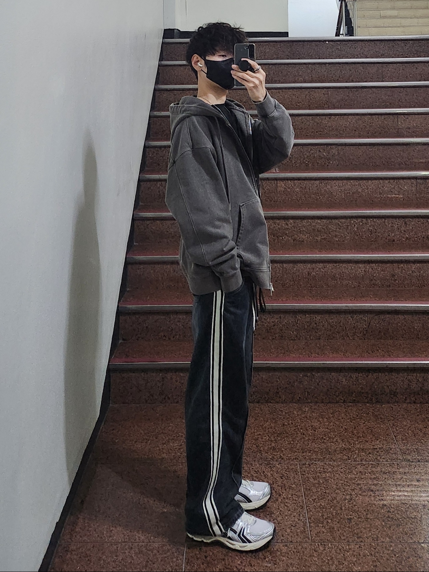 Asics x JJJJound Gel-Kayano 14 Silver Black 착용 스타일 - 3