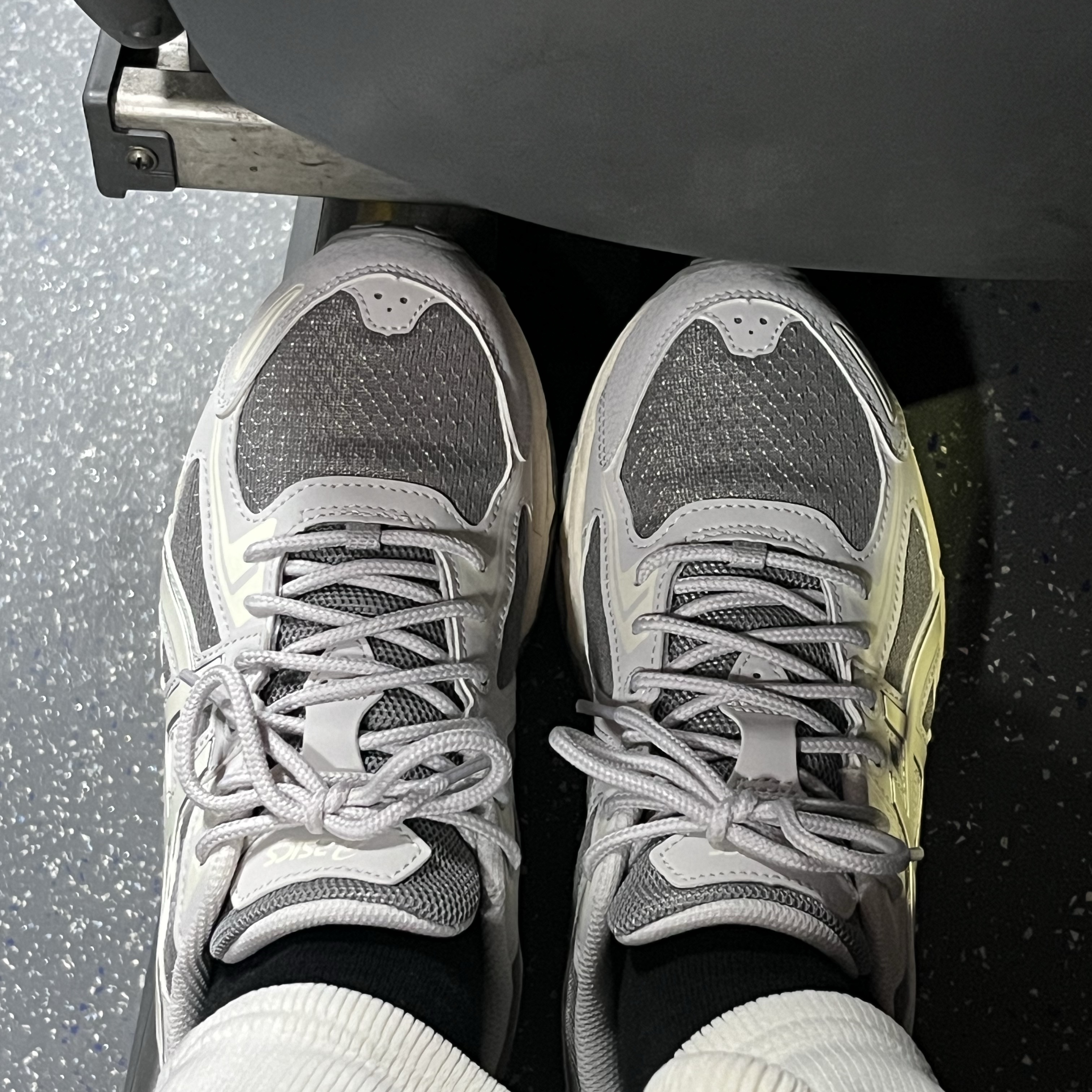 Asics Gel-Venture 6 SPS Clay Grey Cream 착용 스타일 - 1