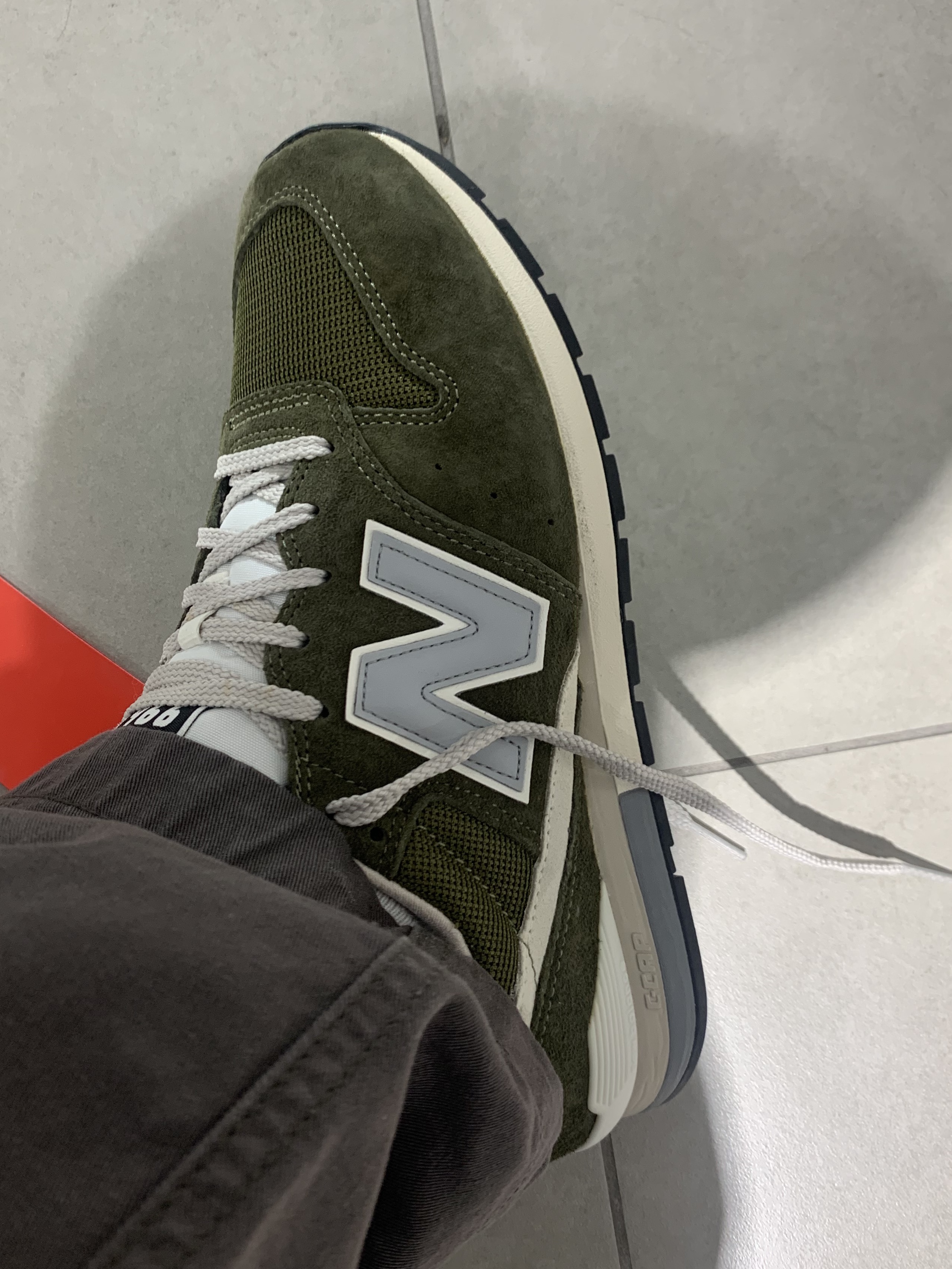 New Balance 996 Dark Green 착용 스타일 - 2