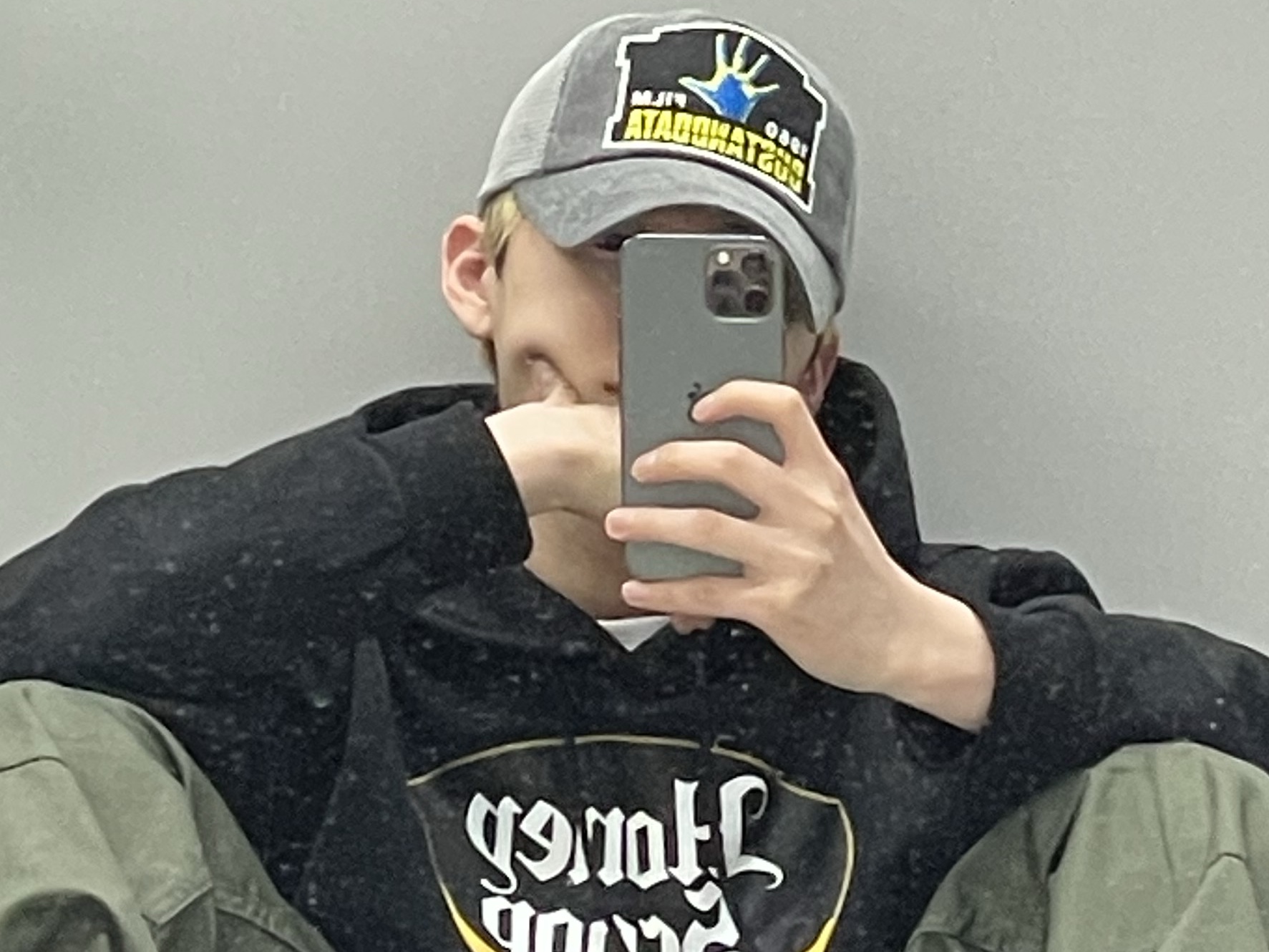 Honey Scoop House BR Logo Hooded Sweatshirt Black, Dust and Data Psycho Hand Trucker Cap Grey 착용 스타일