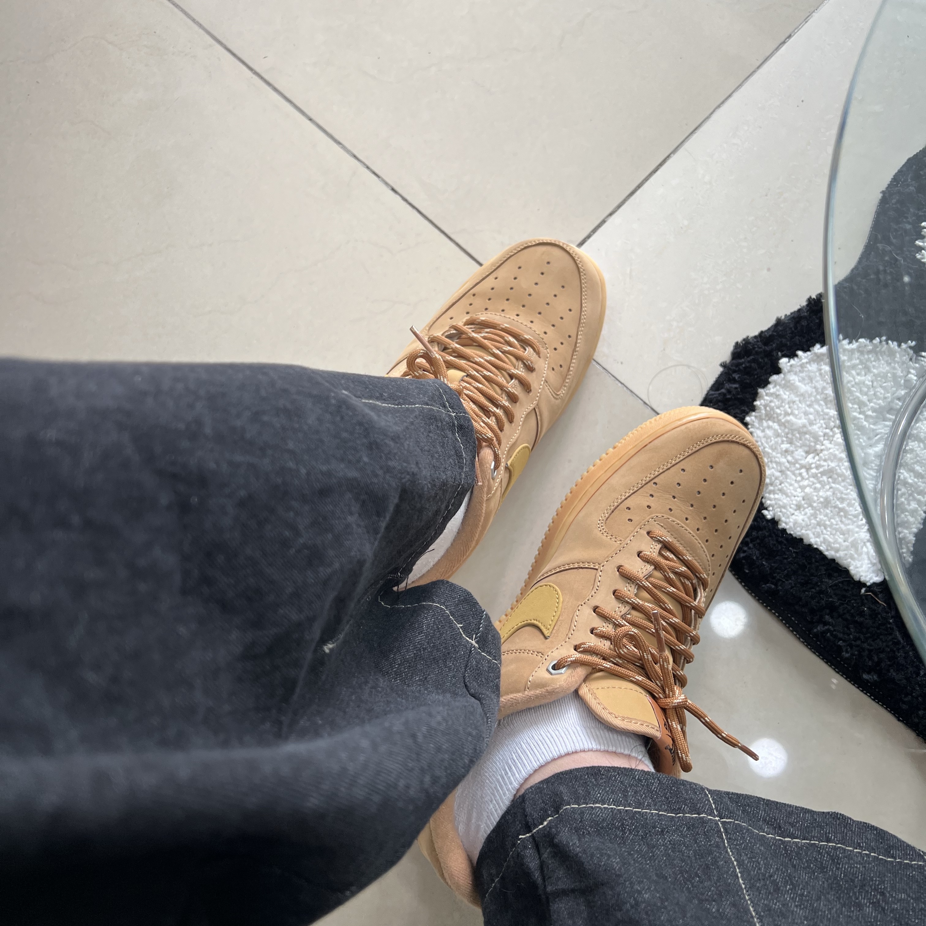Nike Air Force 1 '07 WB Flax 착용 스타일