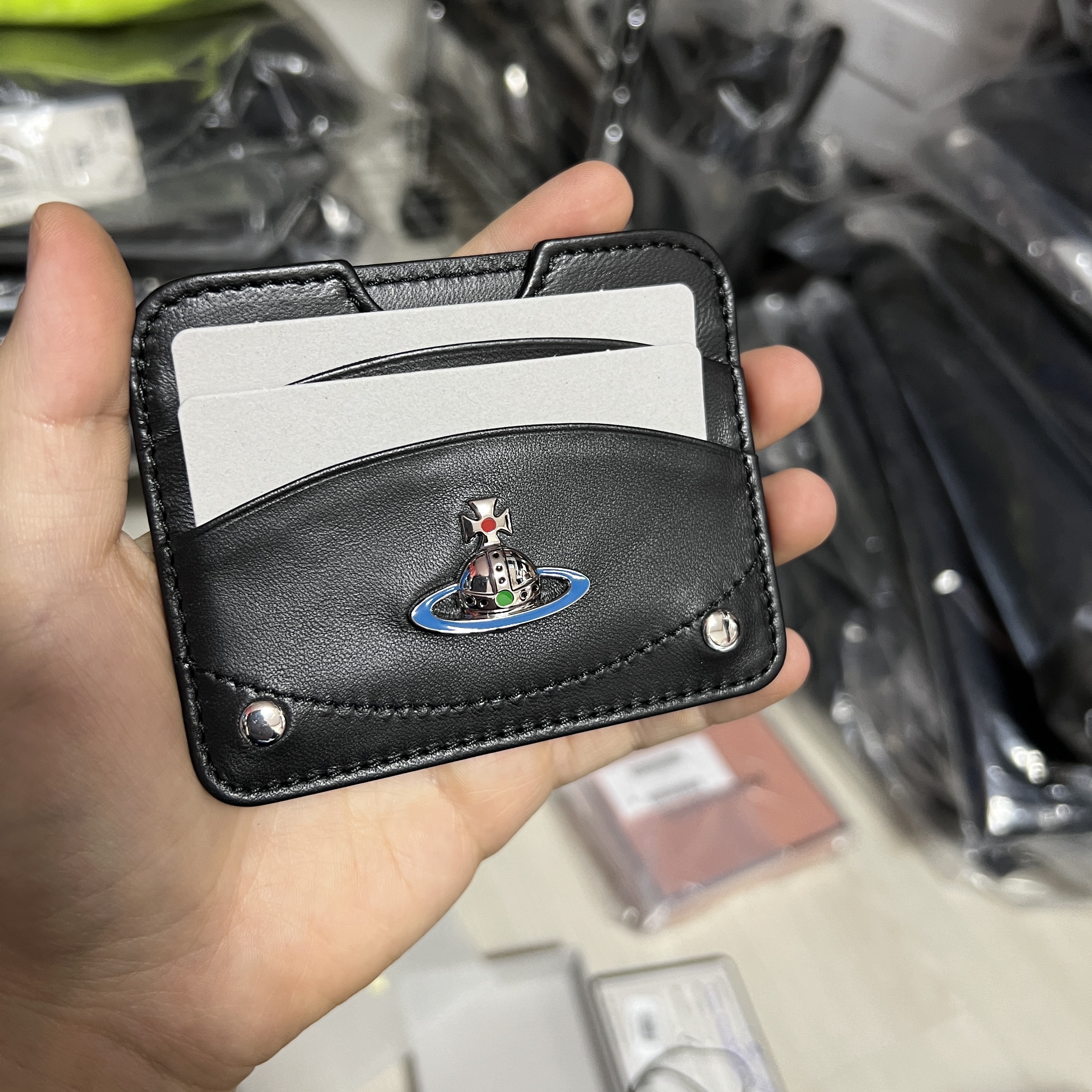 Vivienne Westwood Nappa Leather Half Moon Card Holder Black 착용 스타일