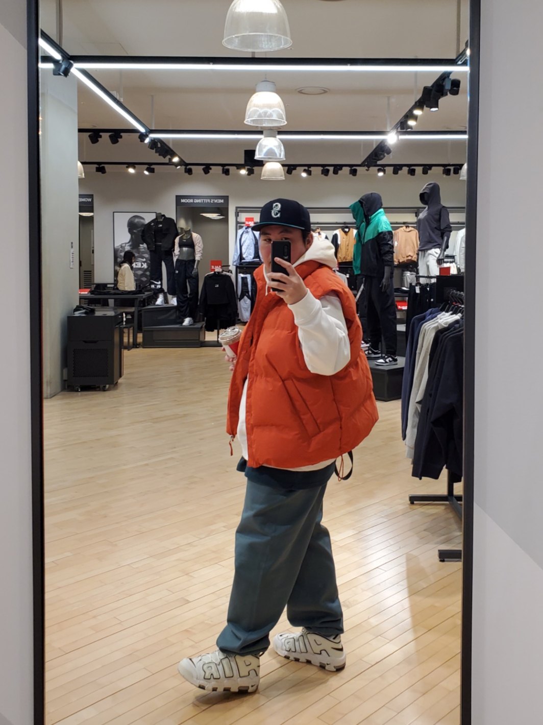 (W) Nike Air More Uptempo Summit White, (W) Nike NRG Solo Swoosh Fleece Pants Hasta - US/EU 착용 스타일 - 1